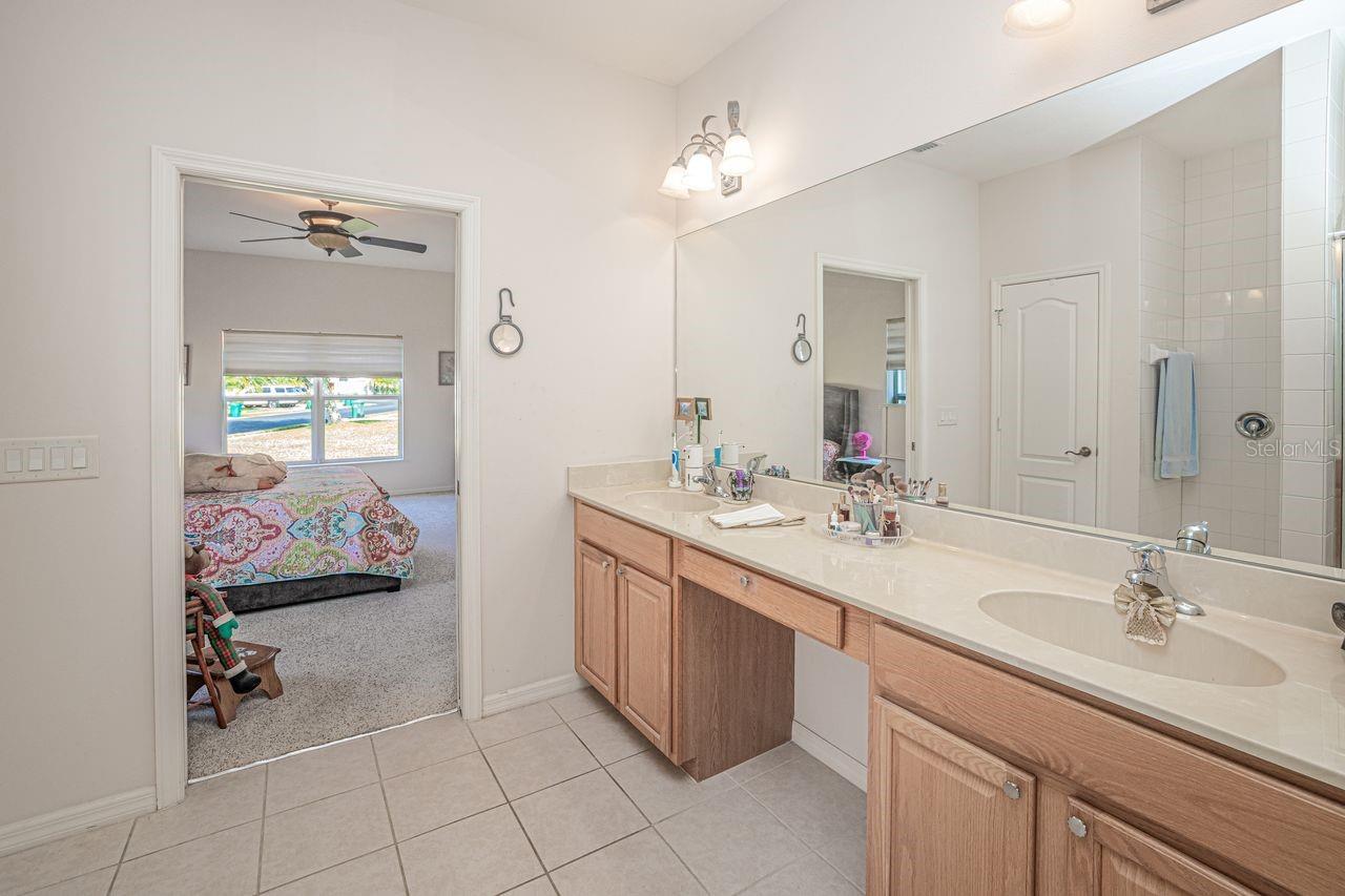 Listing photo id 23 for 2860 Suncoast Lakes