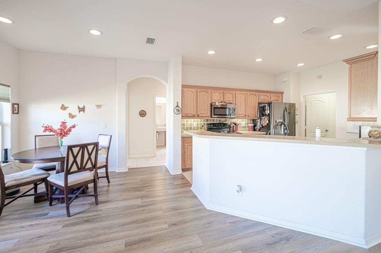 Listing photo id 1 for 2860 Suncoast Lakes