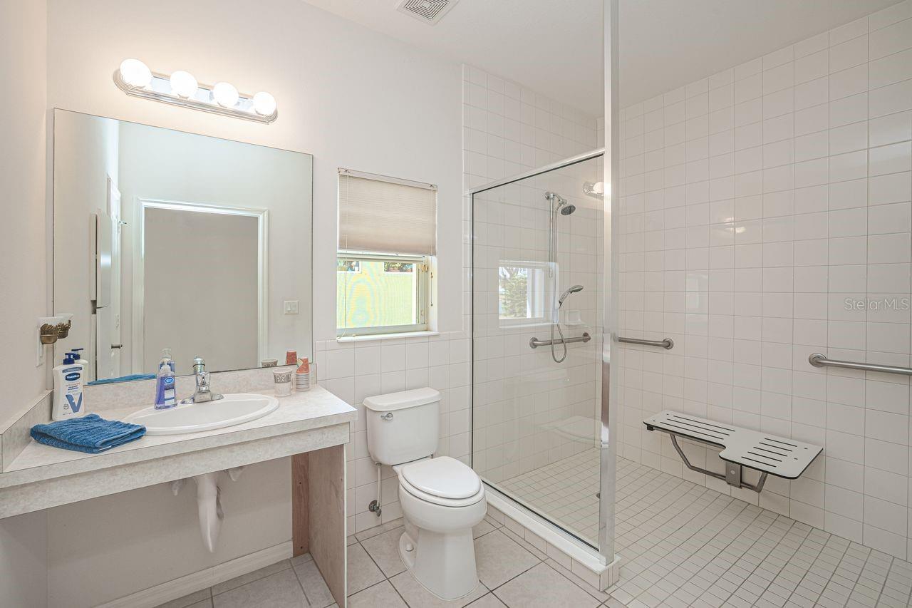 Listing photo id 28 for 2860 Suncoast Lakes