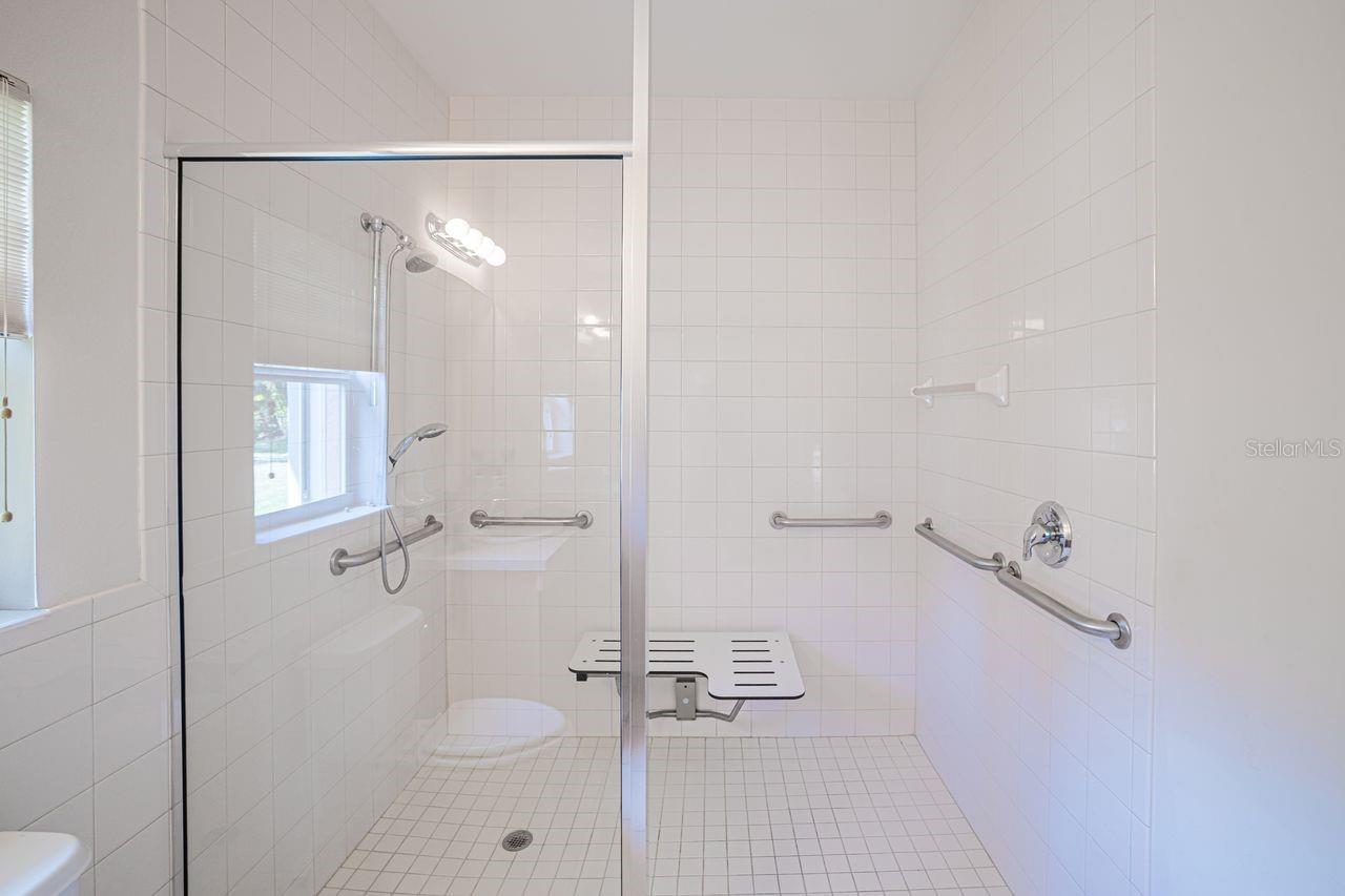 Listing photo id 29 for 2860 Suncoast Lakes