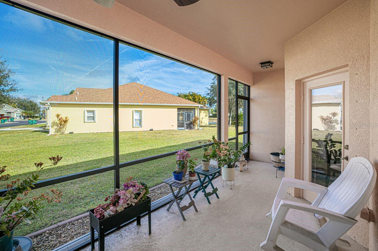 Listing photo id 32 for 2860 Suncoast Lakes