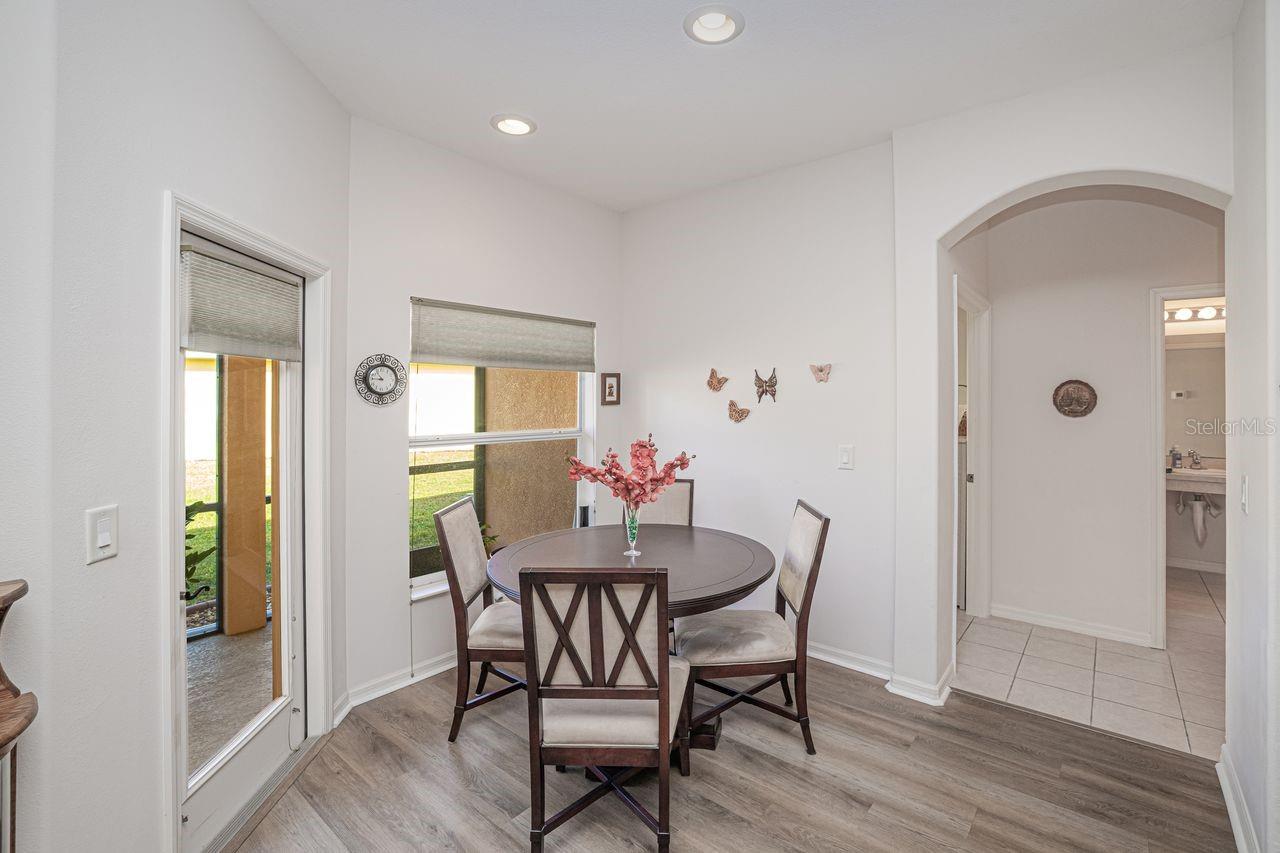 Listing photo id 6 for 2860 Suncoast Lakes