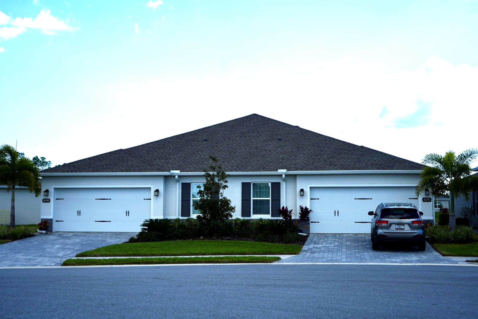 Listing photo id 2 for 16292 Lady Palm Drive
