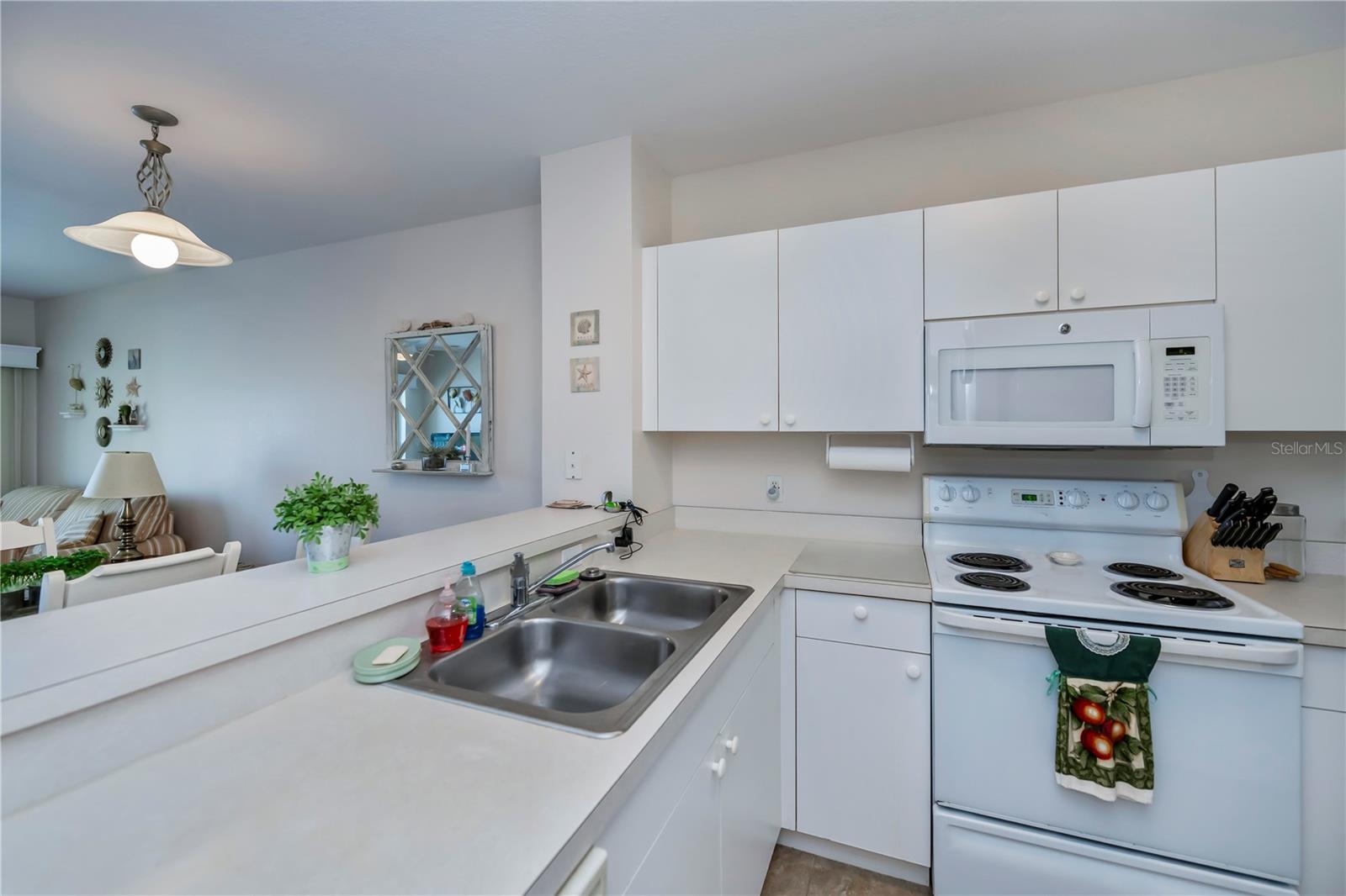 Image 21 of 71 For 19335 Water Oak Drive 202