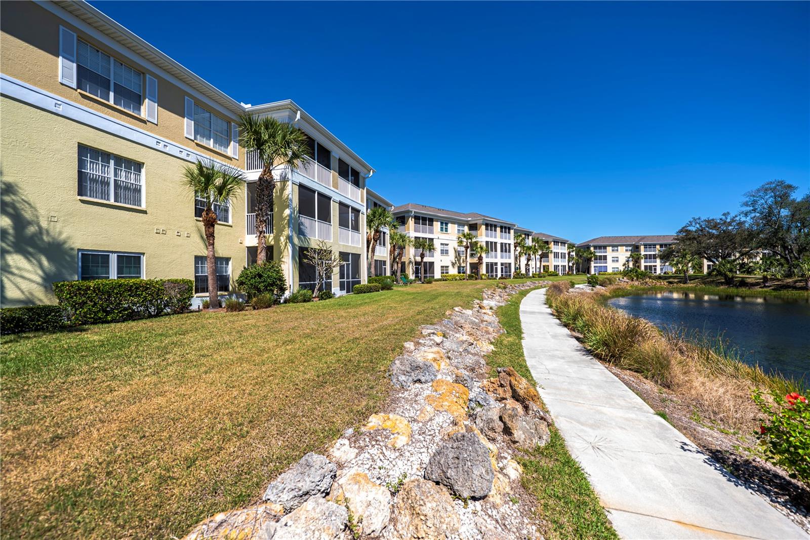 Image 39 of 71 For 19335 Water Oak Drive 202