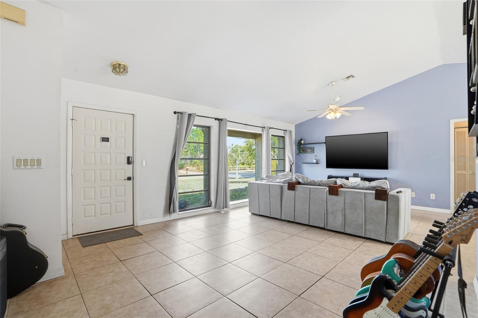 Image 6 of 39 For 1531 Keyway Road