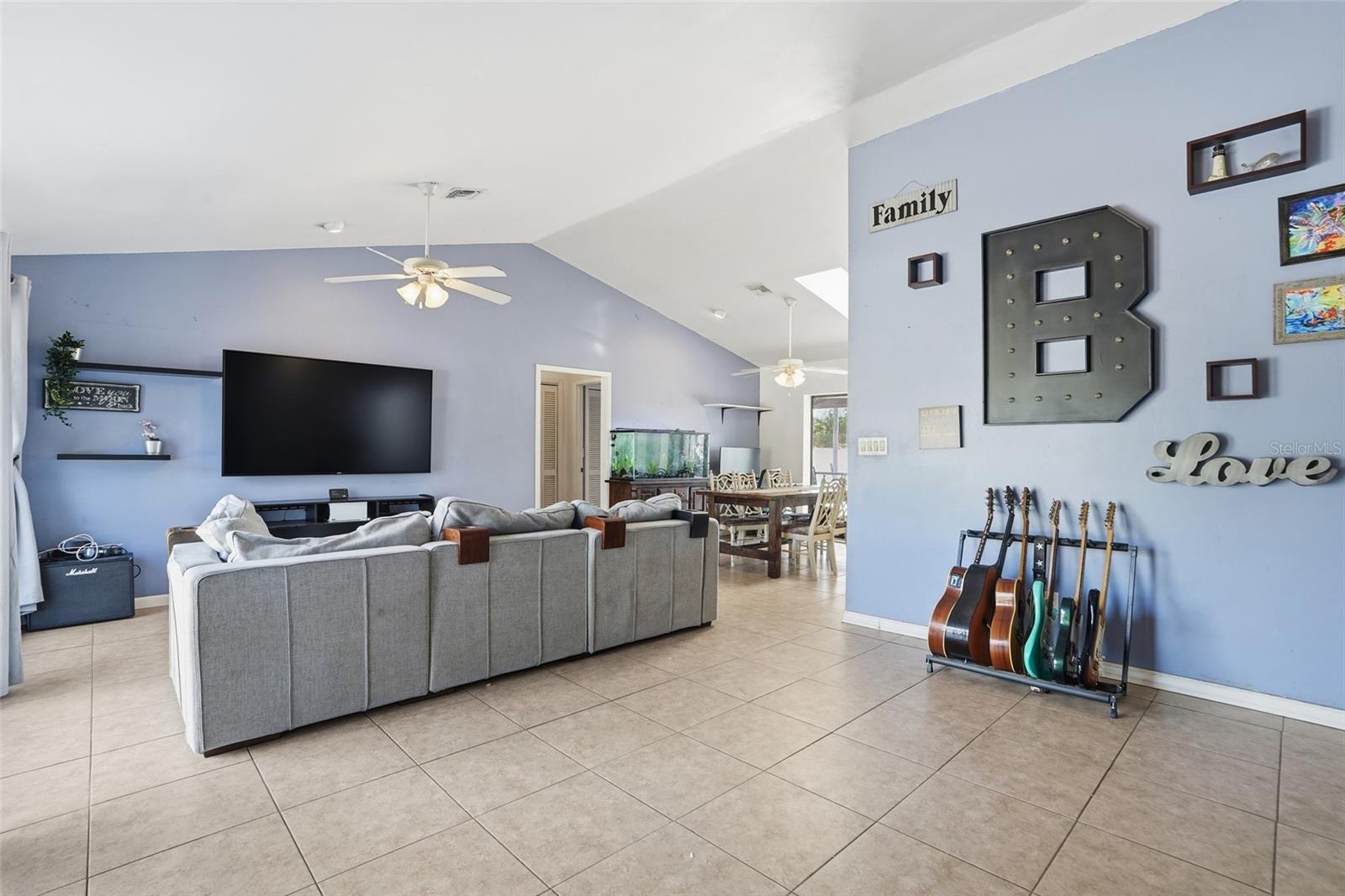 Image 8 of 39 For 1531 Keyway Road