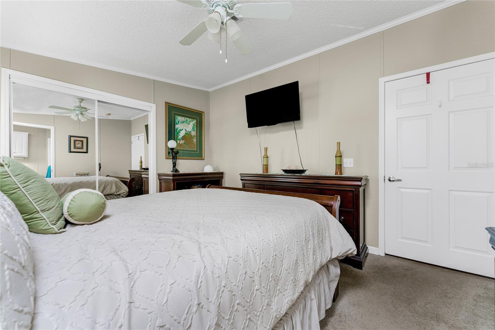 Image 19 of 34 For 24437 Harborview Road 62