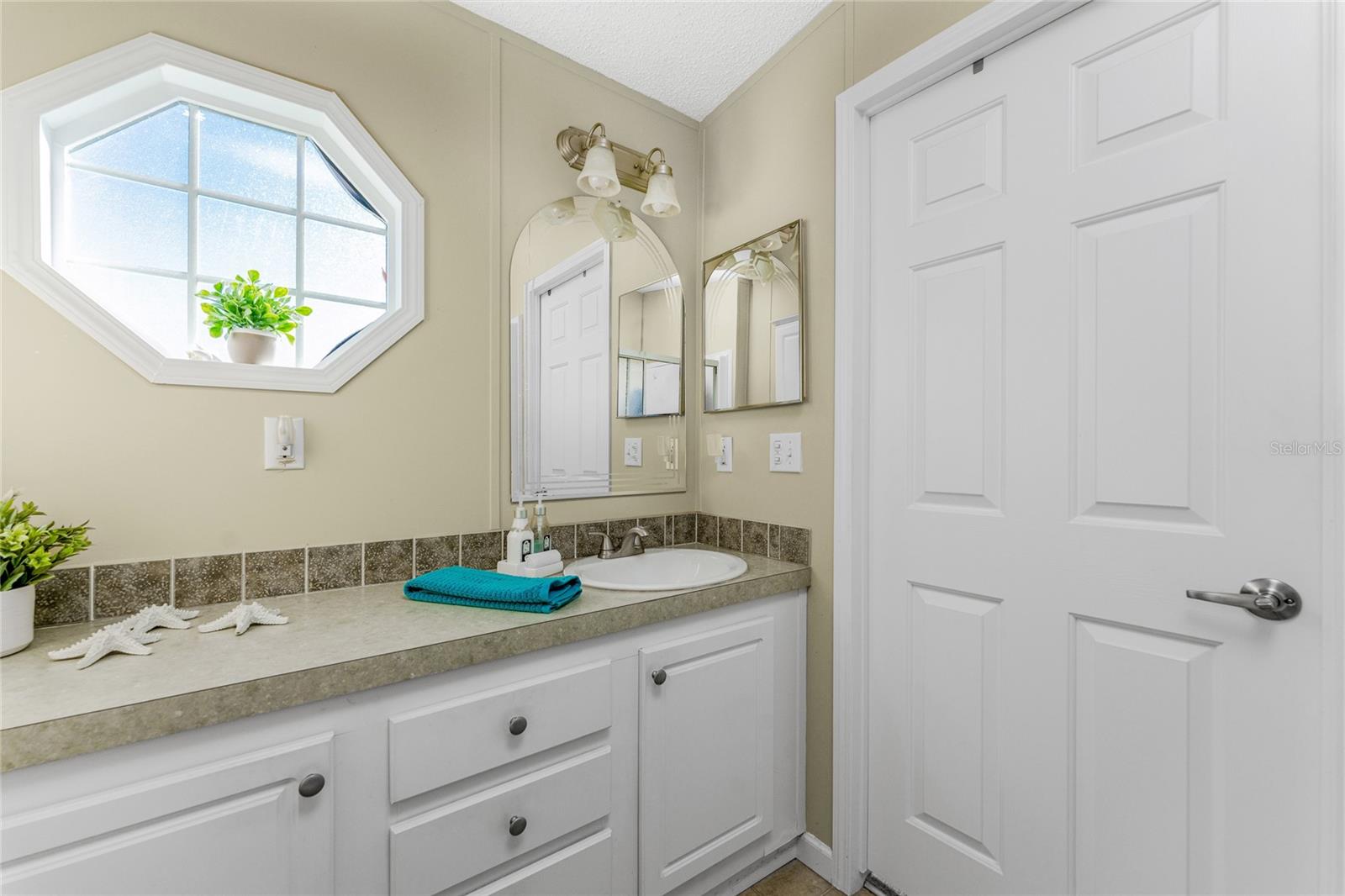 Image 21 of 34 For 24437 Harborview Road 62