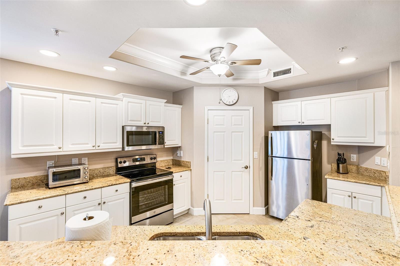 Listing photo id 8 for 3420 Sunset Key Circle B