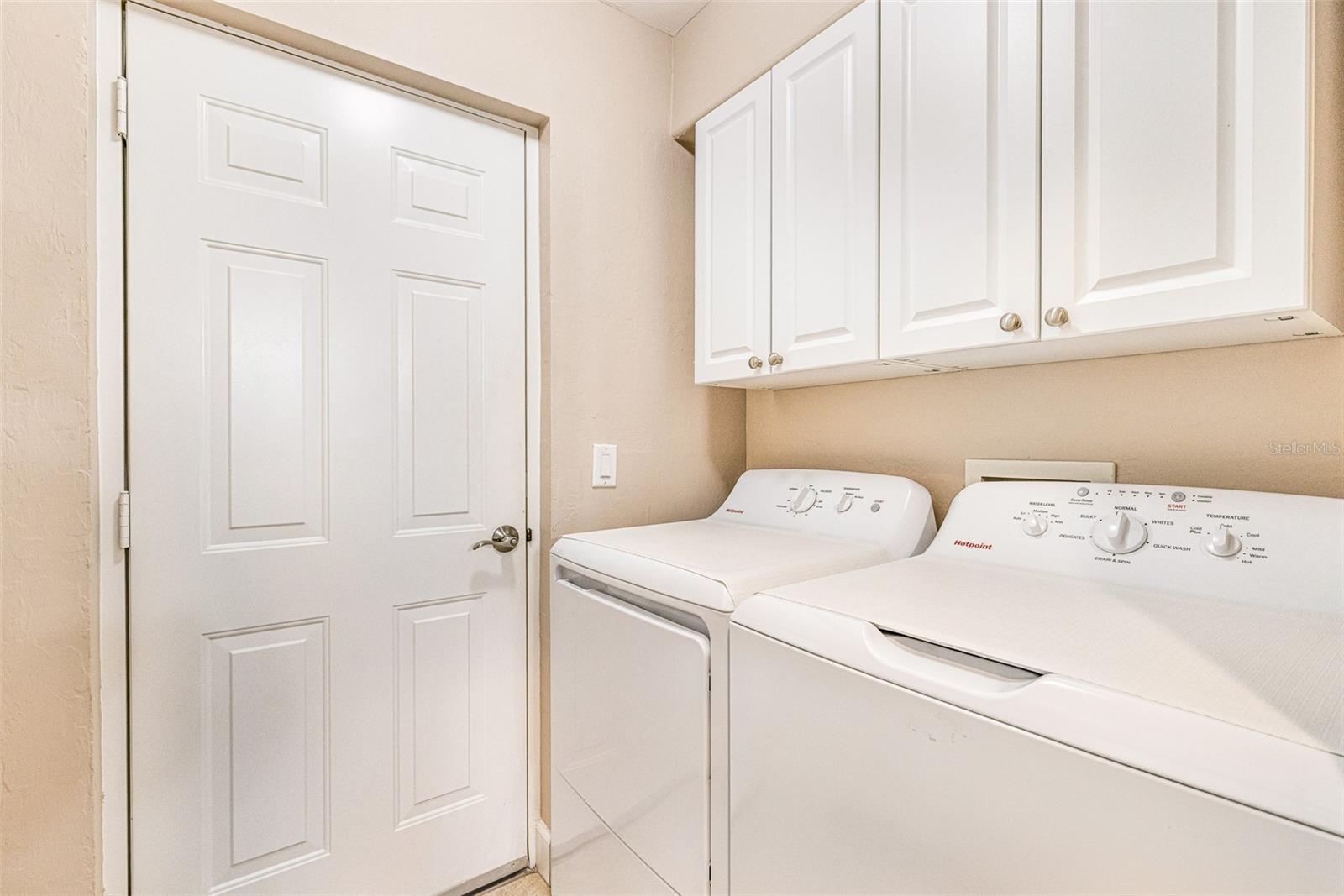 Listing photo id 24 for 3420 Sunset Key Circle B