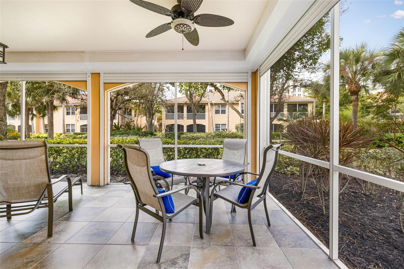 Listing photo id 25 for 3420 Sunset Key Circle B