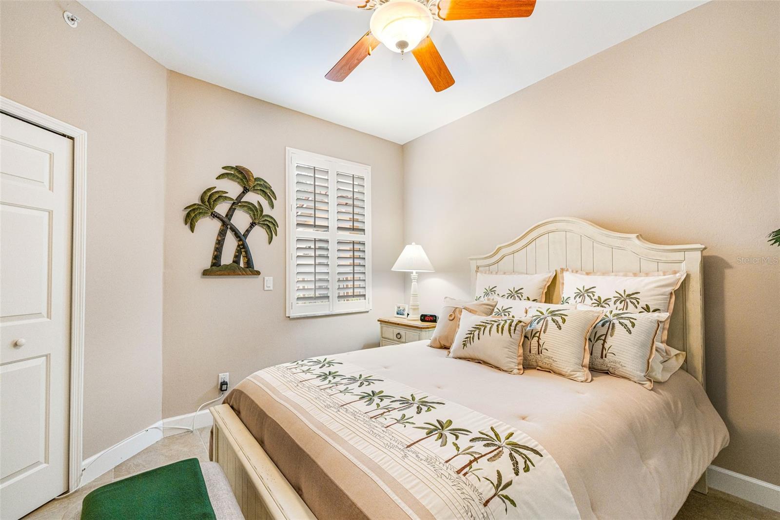 Listing photo id 32 for 3420 Sunset Key Circle B