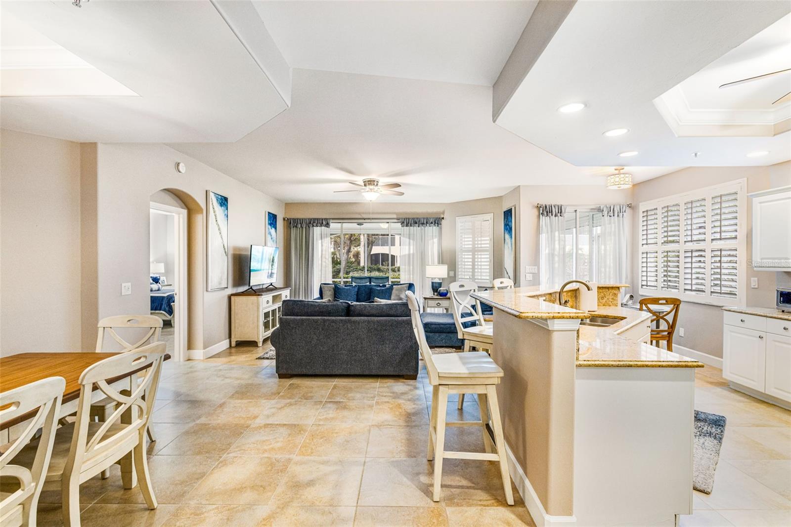 Listing photo id 4 for 3420 Sunset Key Circle B