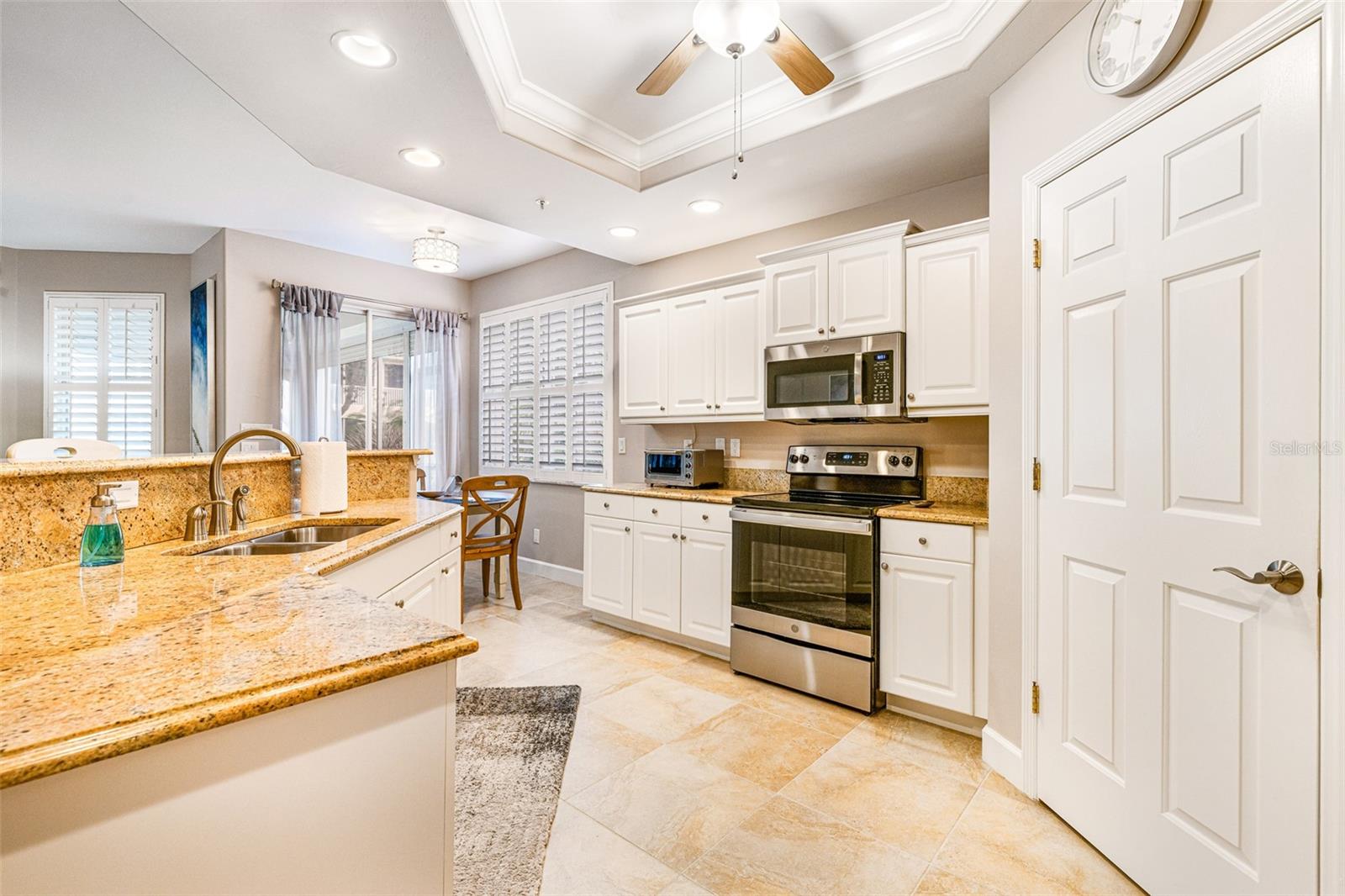 Listing photo id 5 for 3420 Sunset Key Circle B