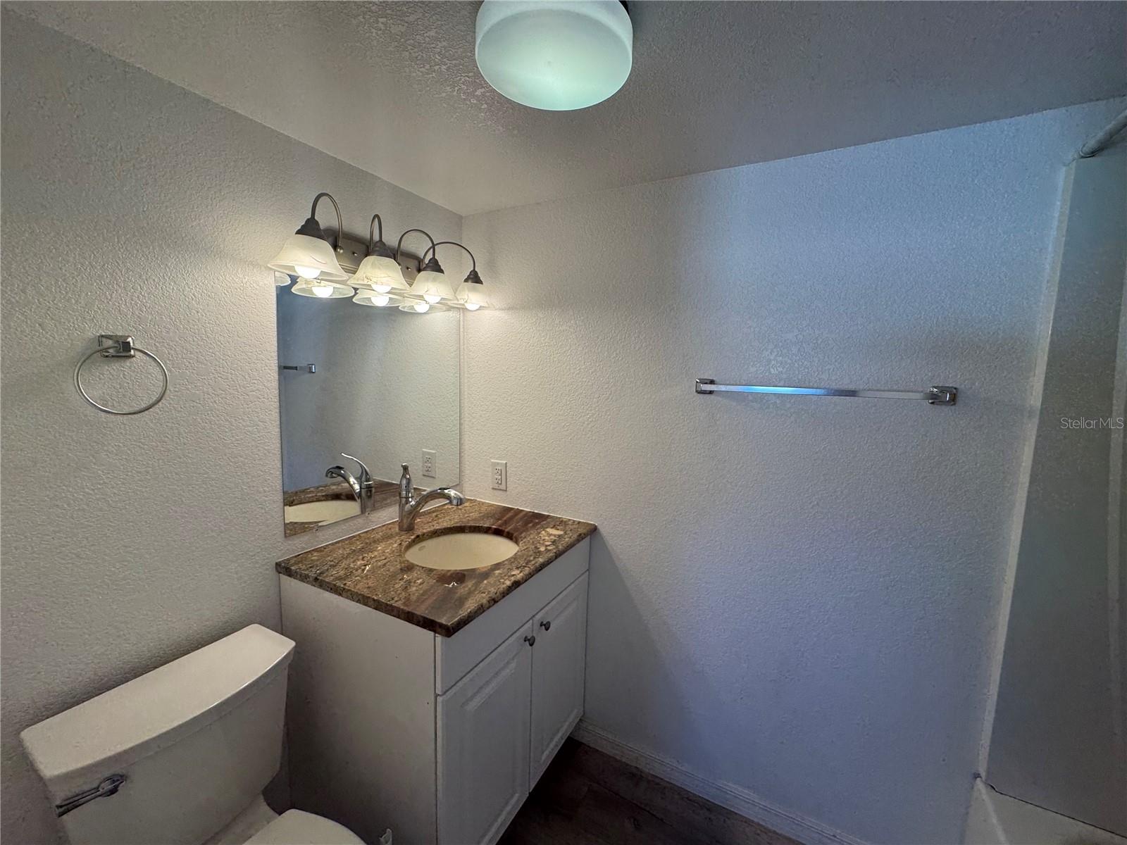 Image 10 of 18 For 7370 Collins Street