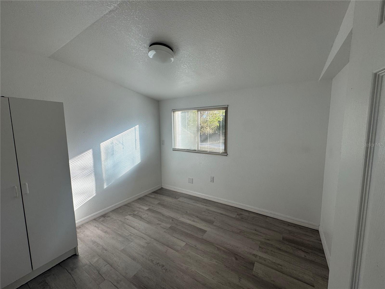 Image 11 of 18 For 7370 Collins Street