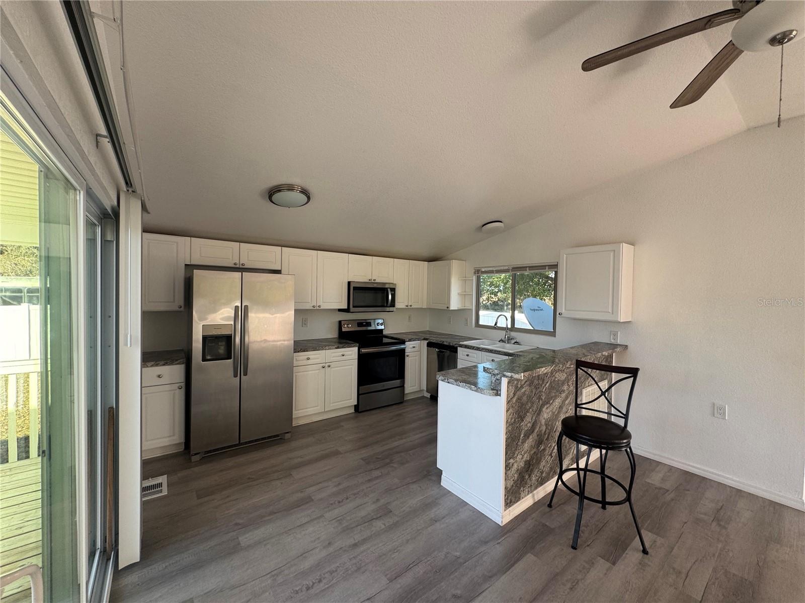 Image 2 of 18 For 7370 Collins Street