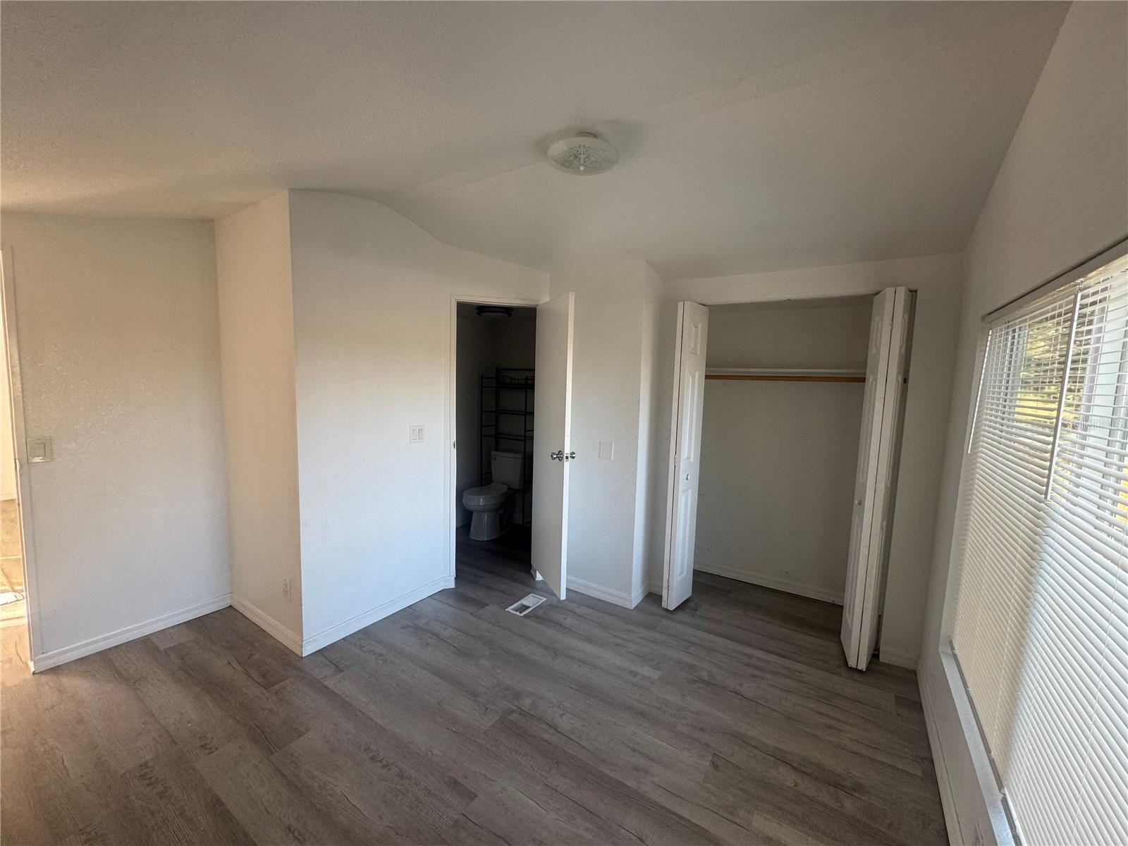 Image 5 of 18 For 7370 Collins Street