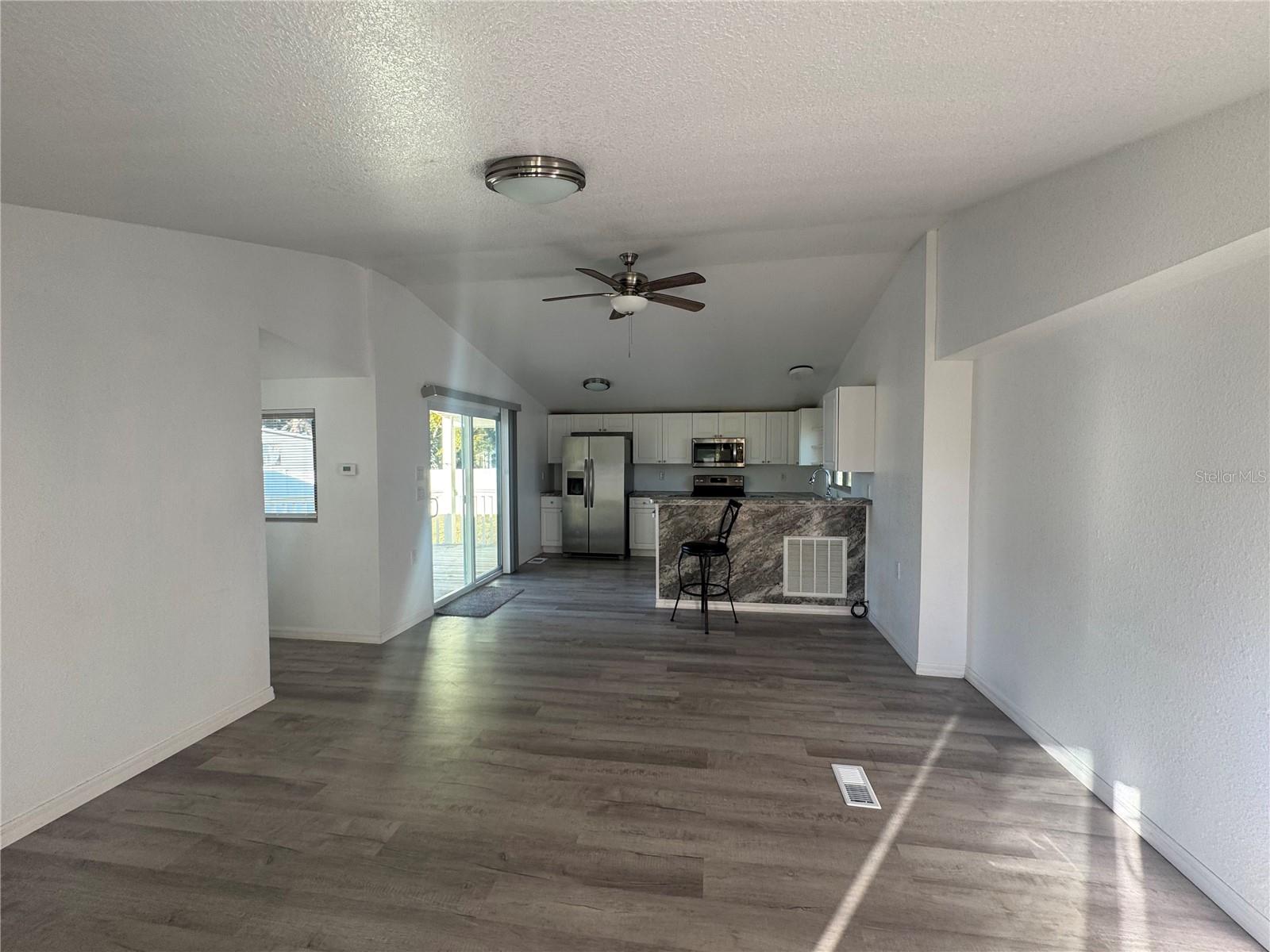 Image 7 of 18 For 7370 Collins Street