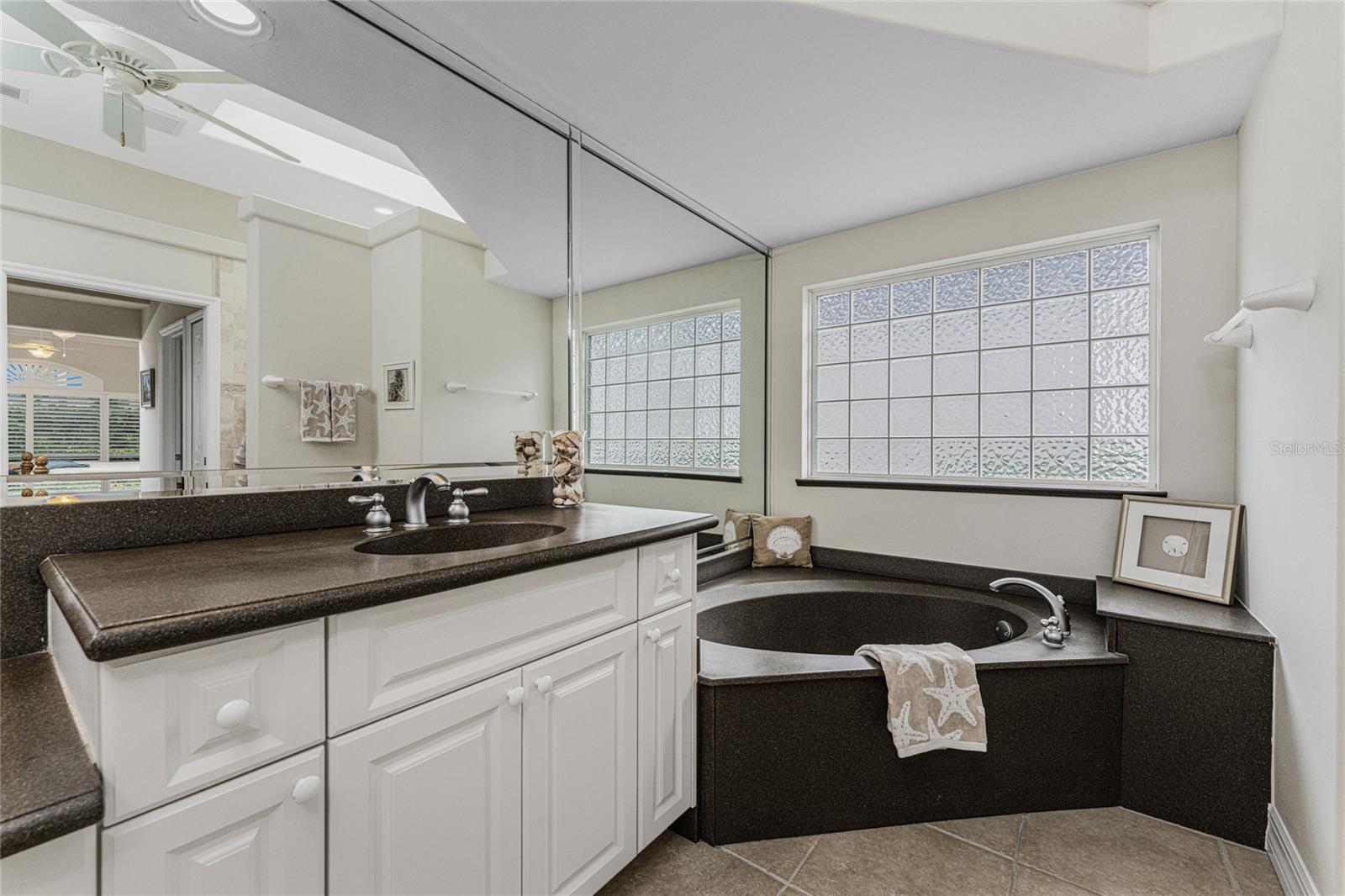 Image 27 of 65 For 4941 Linkside Drive 17