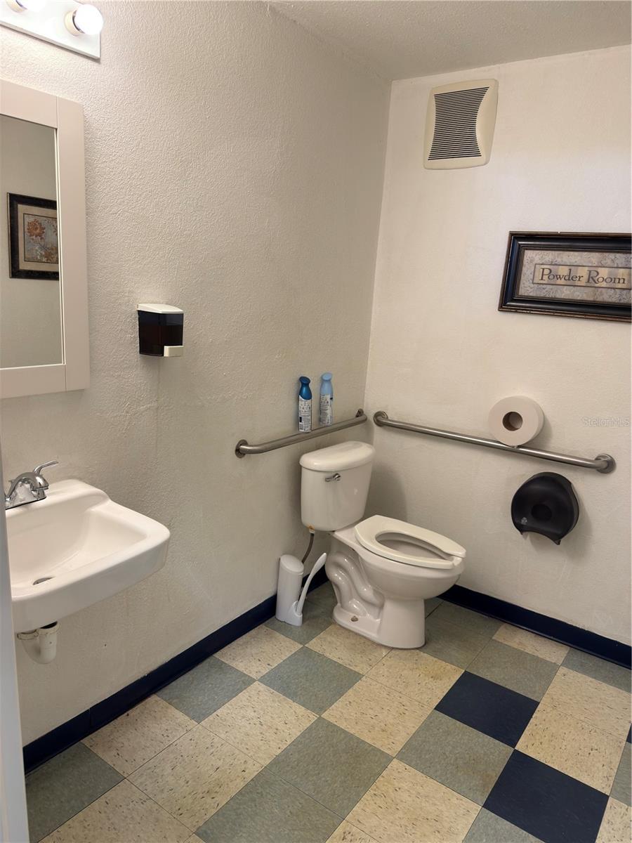 Image 12 of 17 For 4210 Whidden Boulevard