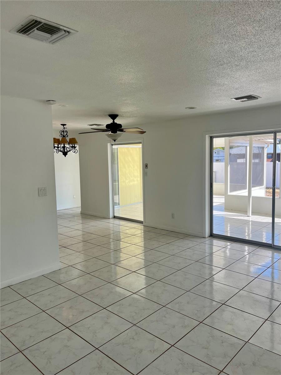 Image 25 of 46 For 39 Forest Hill Court