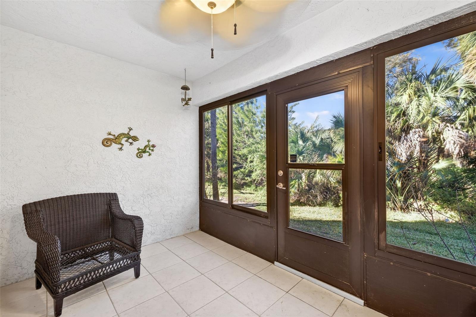 Image 28 of 47 For 17454 Blueberry Hill Drive B