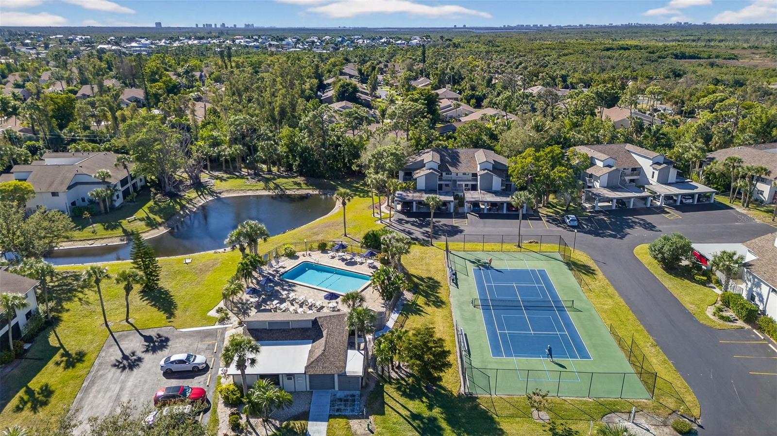 Image 37 of 47 For 17454 Blueberry Hill Drive B