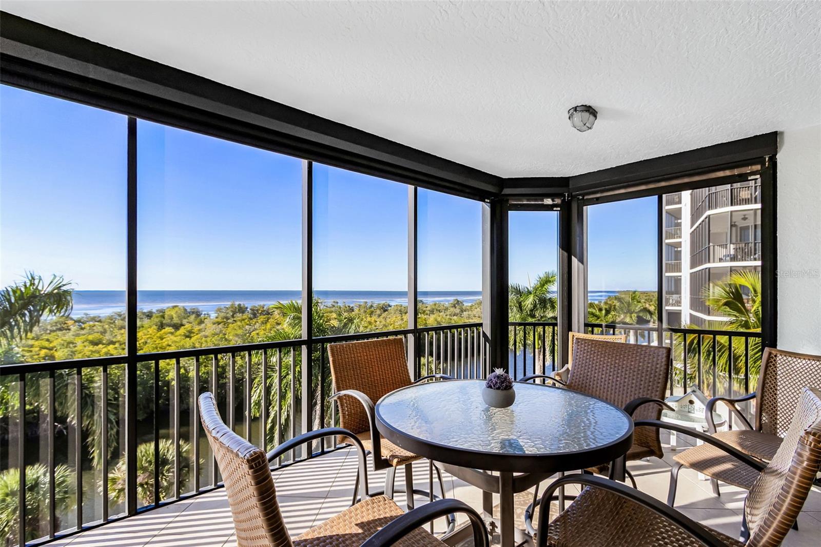 Image 10 of 62 For 3321 Sunset Key Circle 309