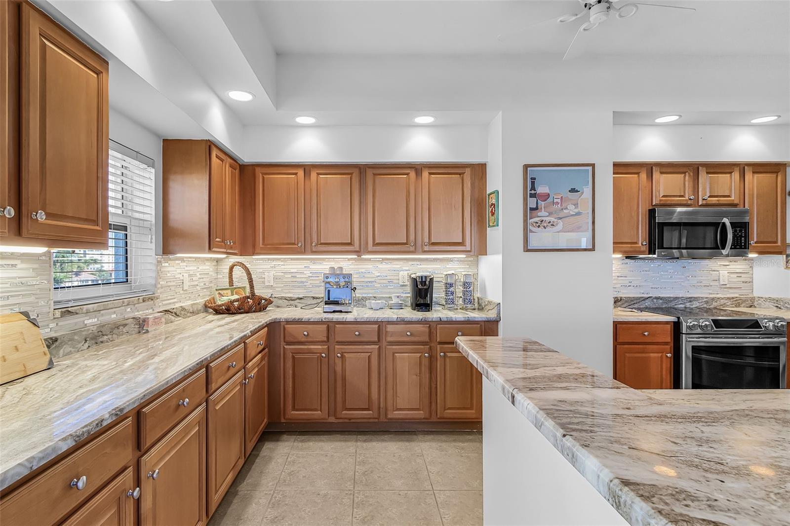 Image 14 of 62 For 3321 Sunset Key Circle 309