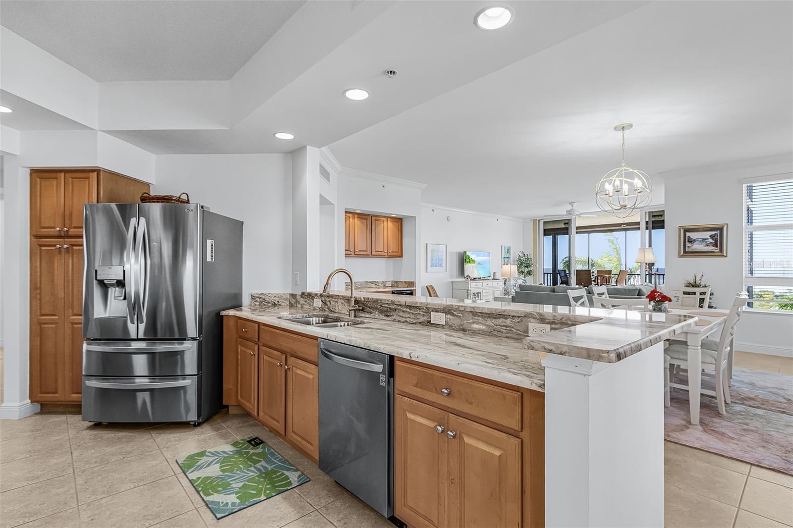 Image 16 of 62 For 3321 Sunset Key Circle 309