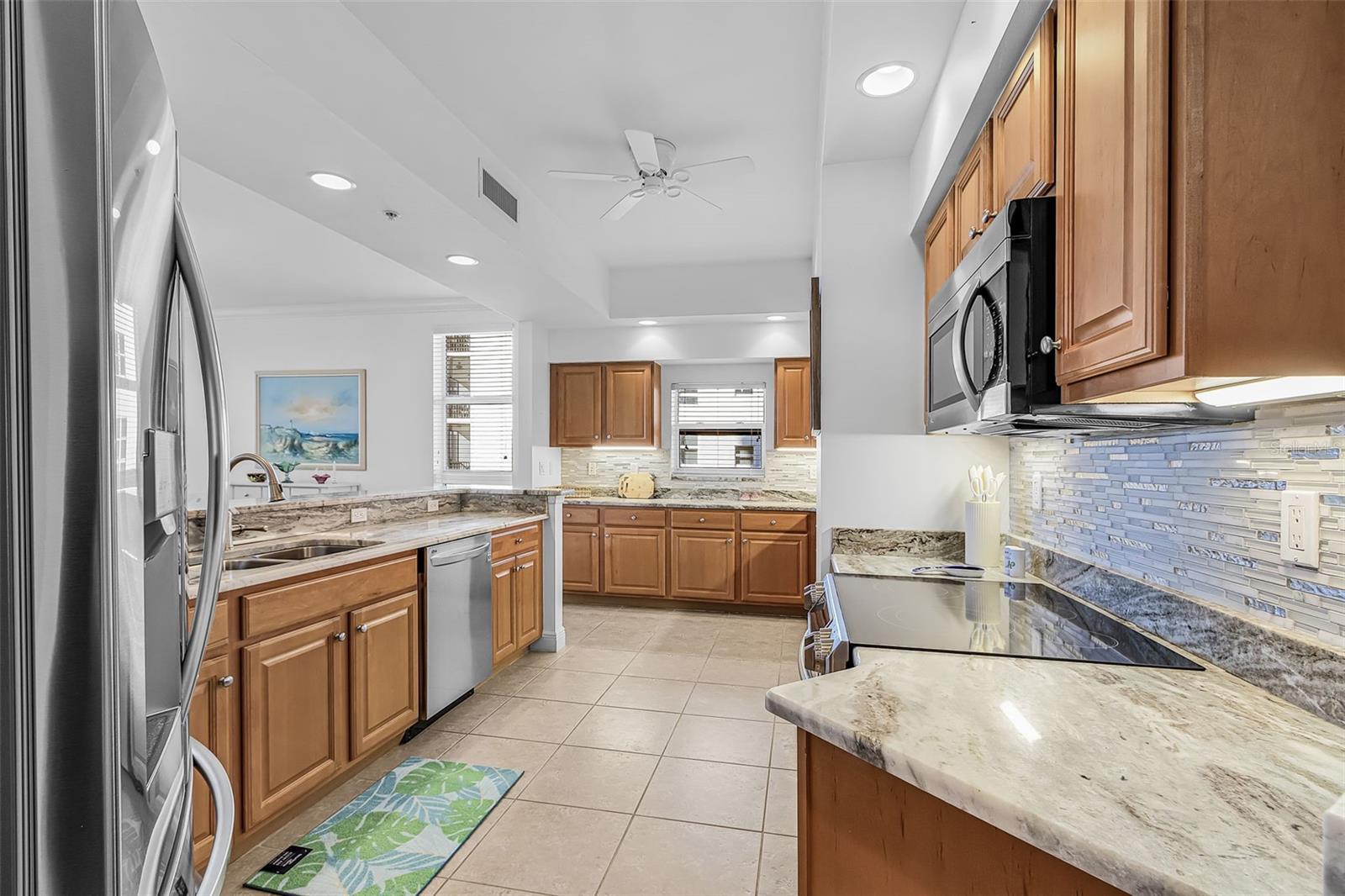 Image 18 of 62 For 3321 Sunset Key Circle 309