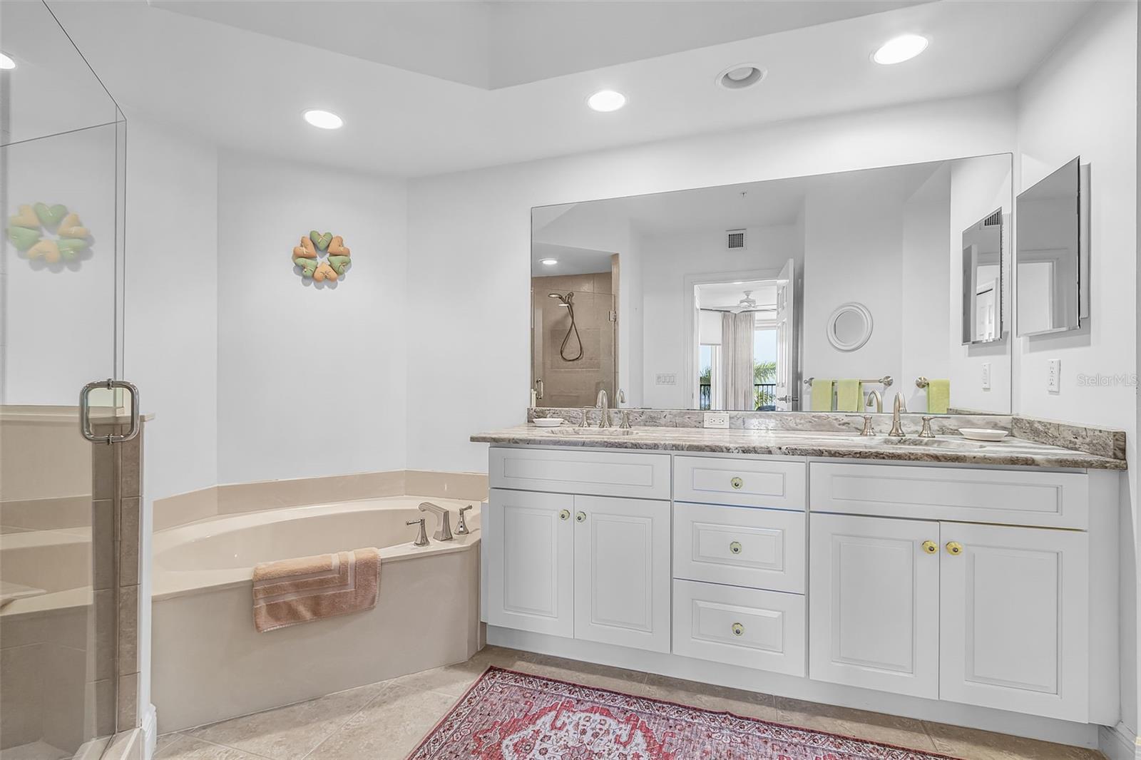 Image 21 of 62 For 3321 Sunset Key Circle 309