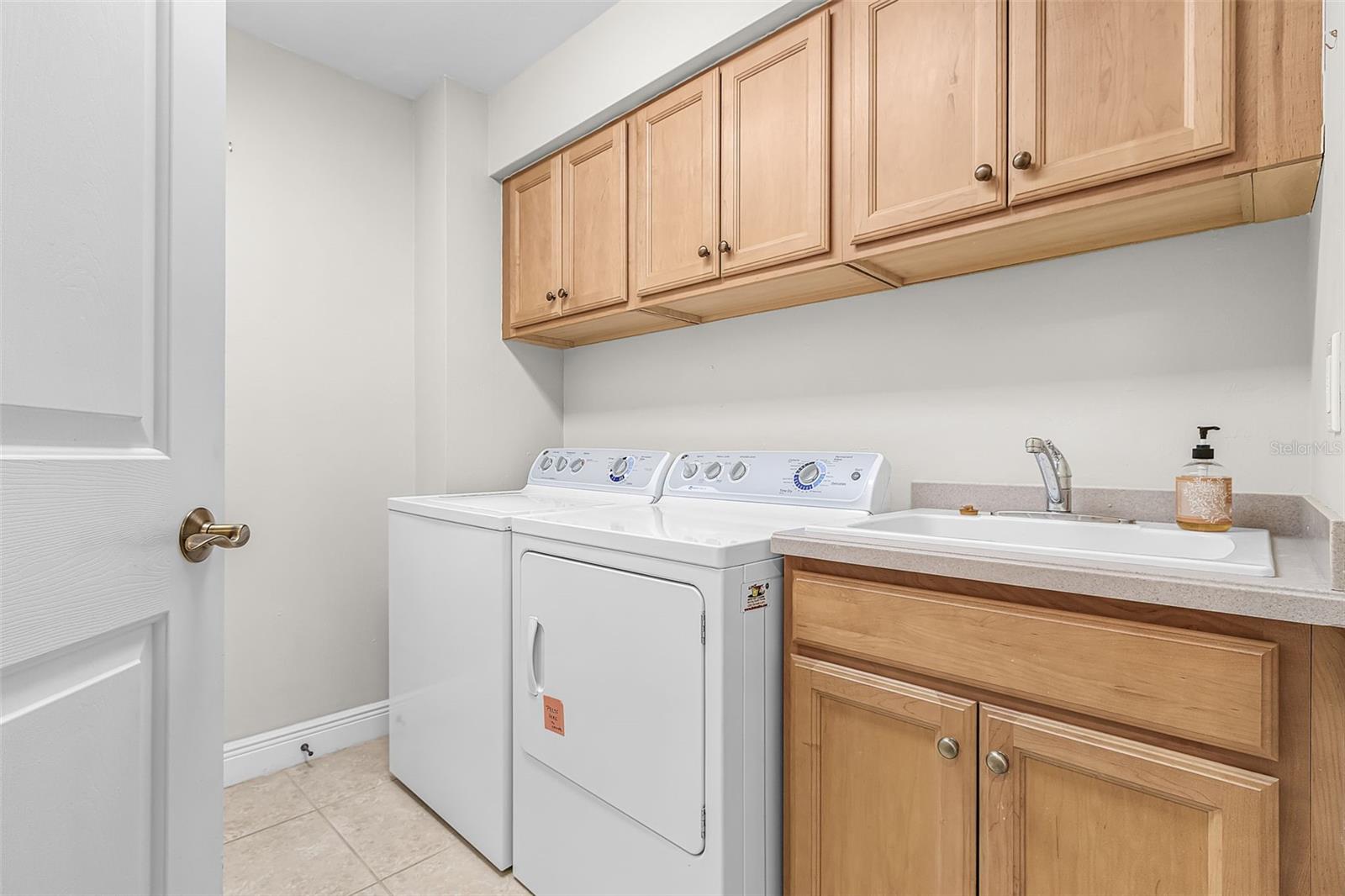 Image 31 of 62 For 3321 Sunset Key Circle 309