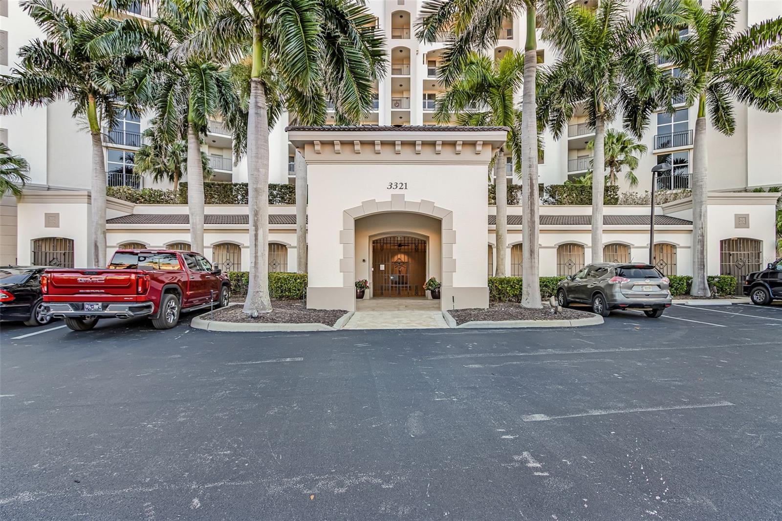 Image 33 of 62 For 3321 Sunset Key Circle 309