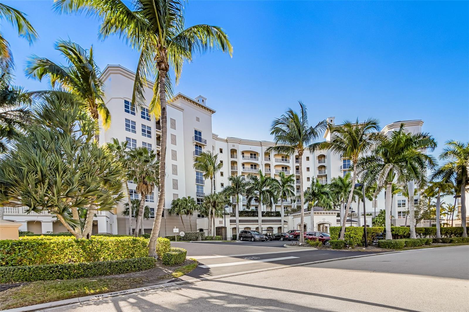 Image 34 of 62 For 3321 Sunset Key Circle 309