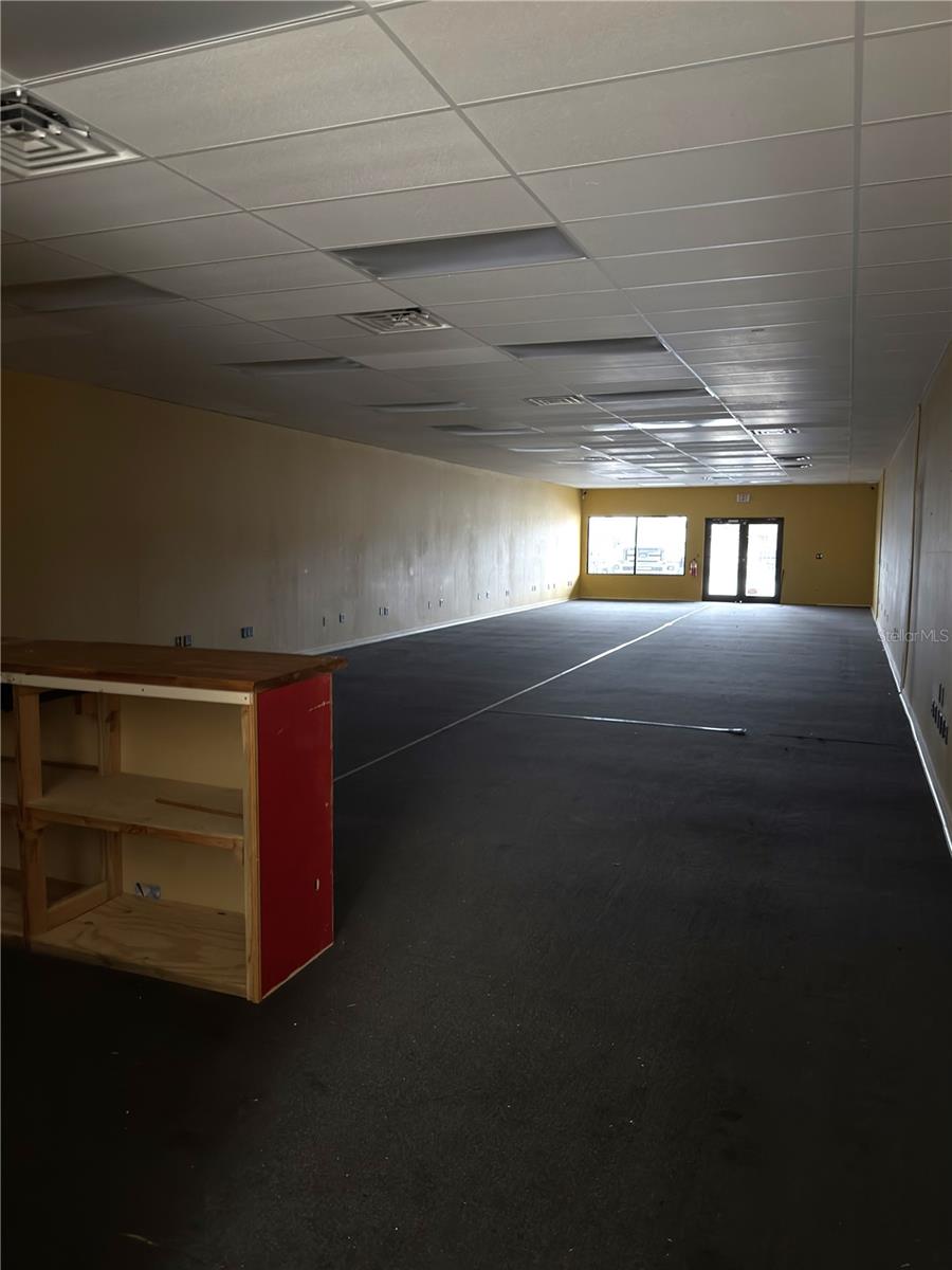 Listing photo id 11 for 3527 Tamiami Trail E