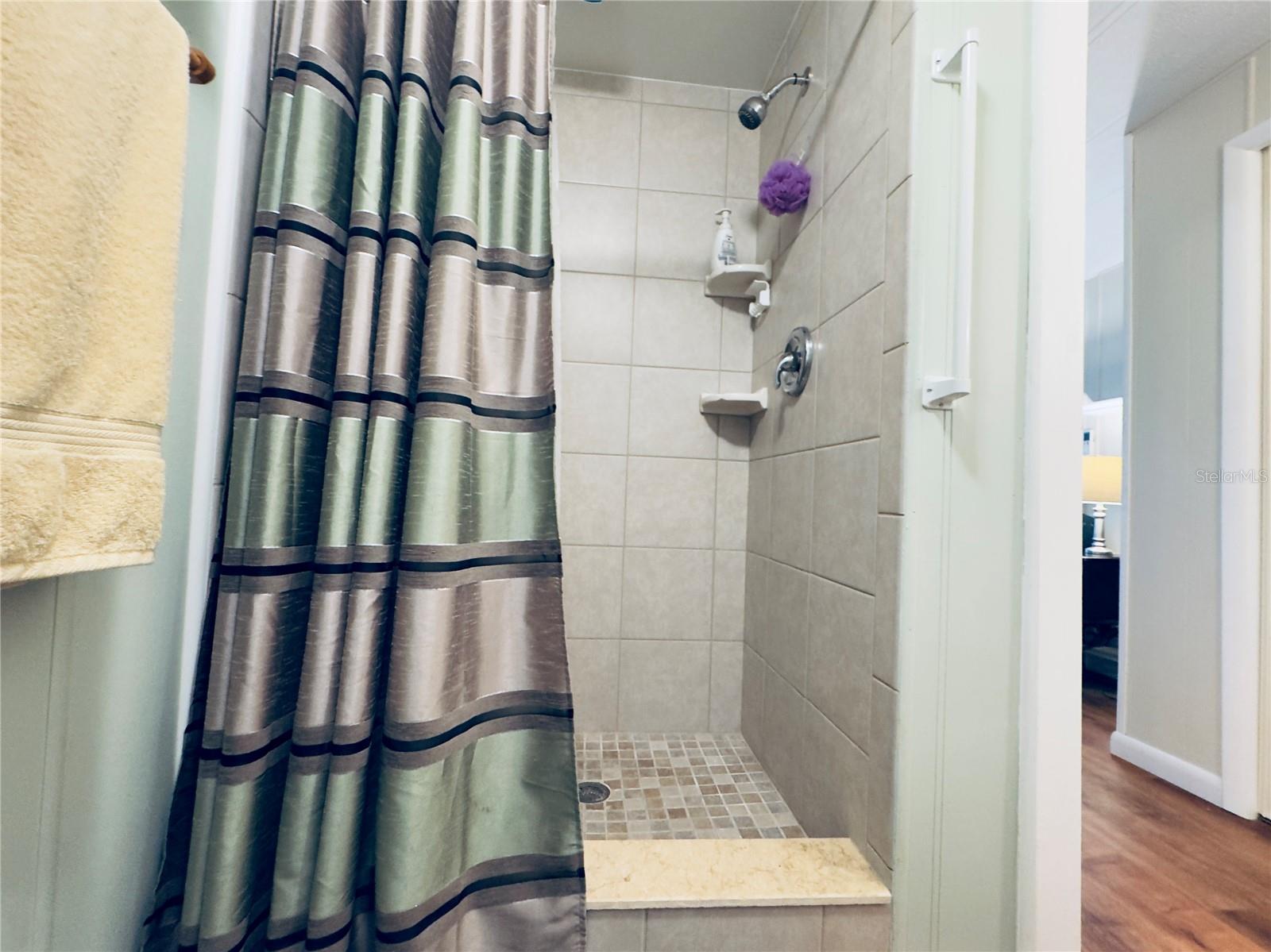 Image 18 of 45 For 646 Fairmount Drive