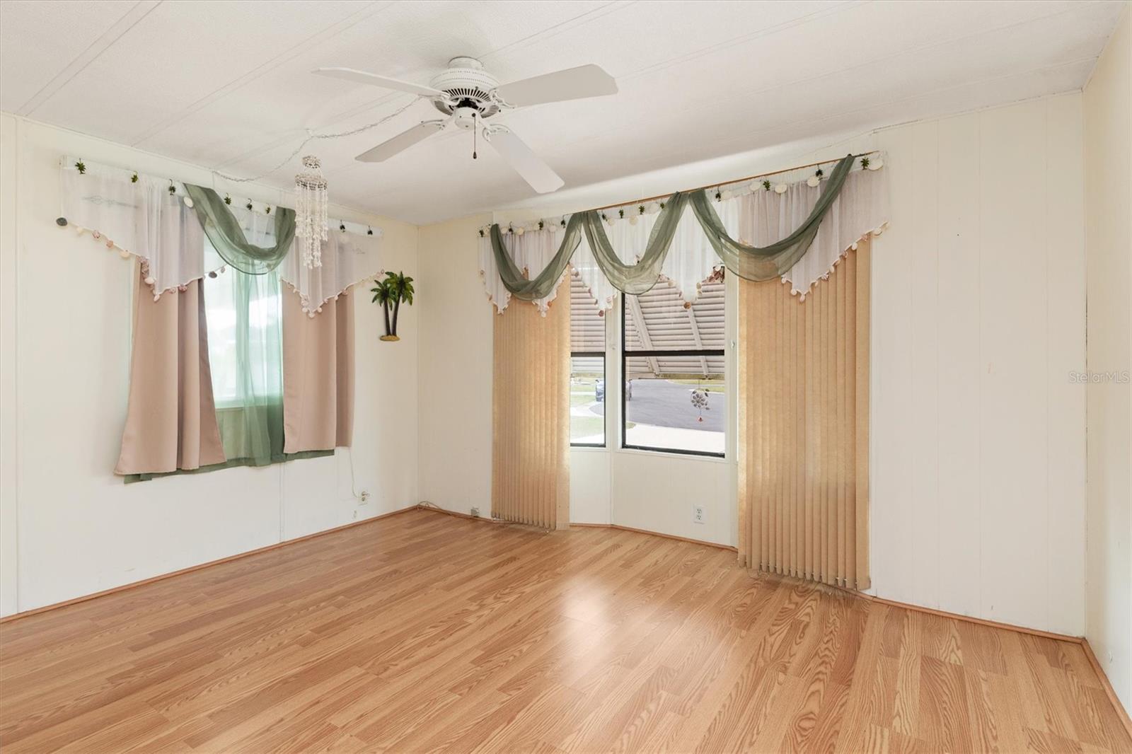 Image 13 of 24 For 3301 Goldfinch Lane