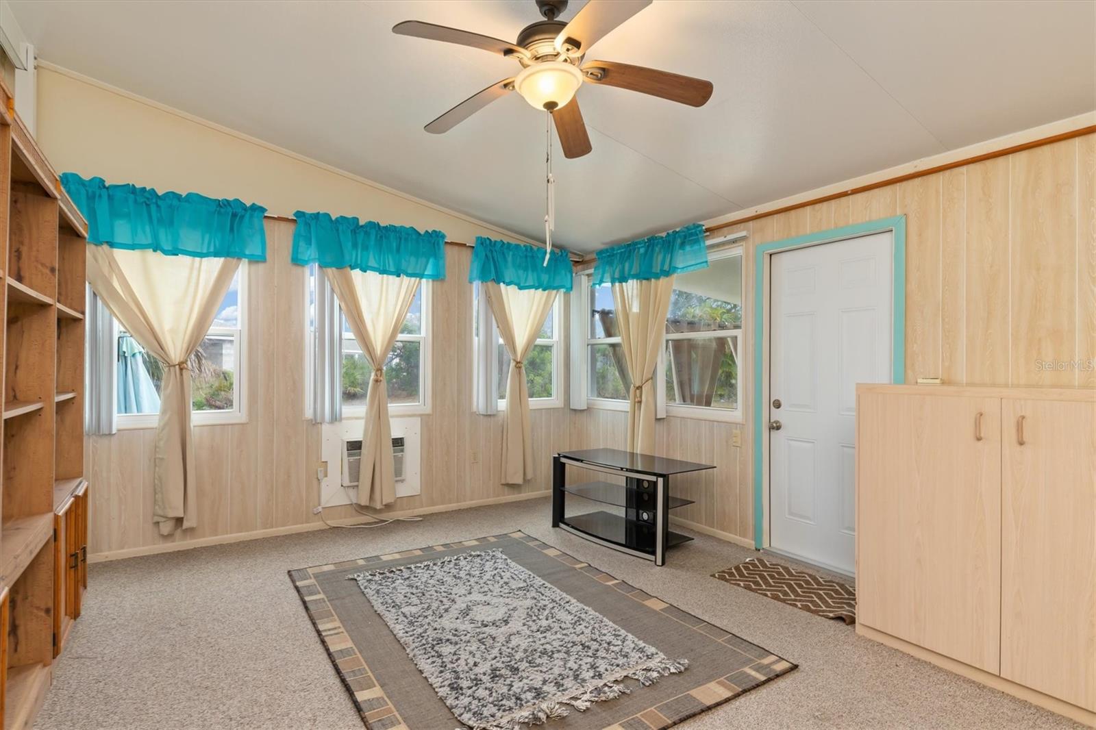 Image 17 of 24 For 3301 Goldfinch Lane