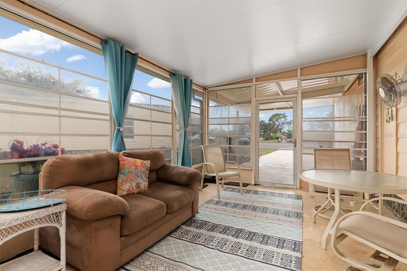 Image 4 of 24 For 3301 Goldfinch Lane