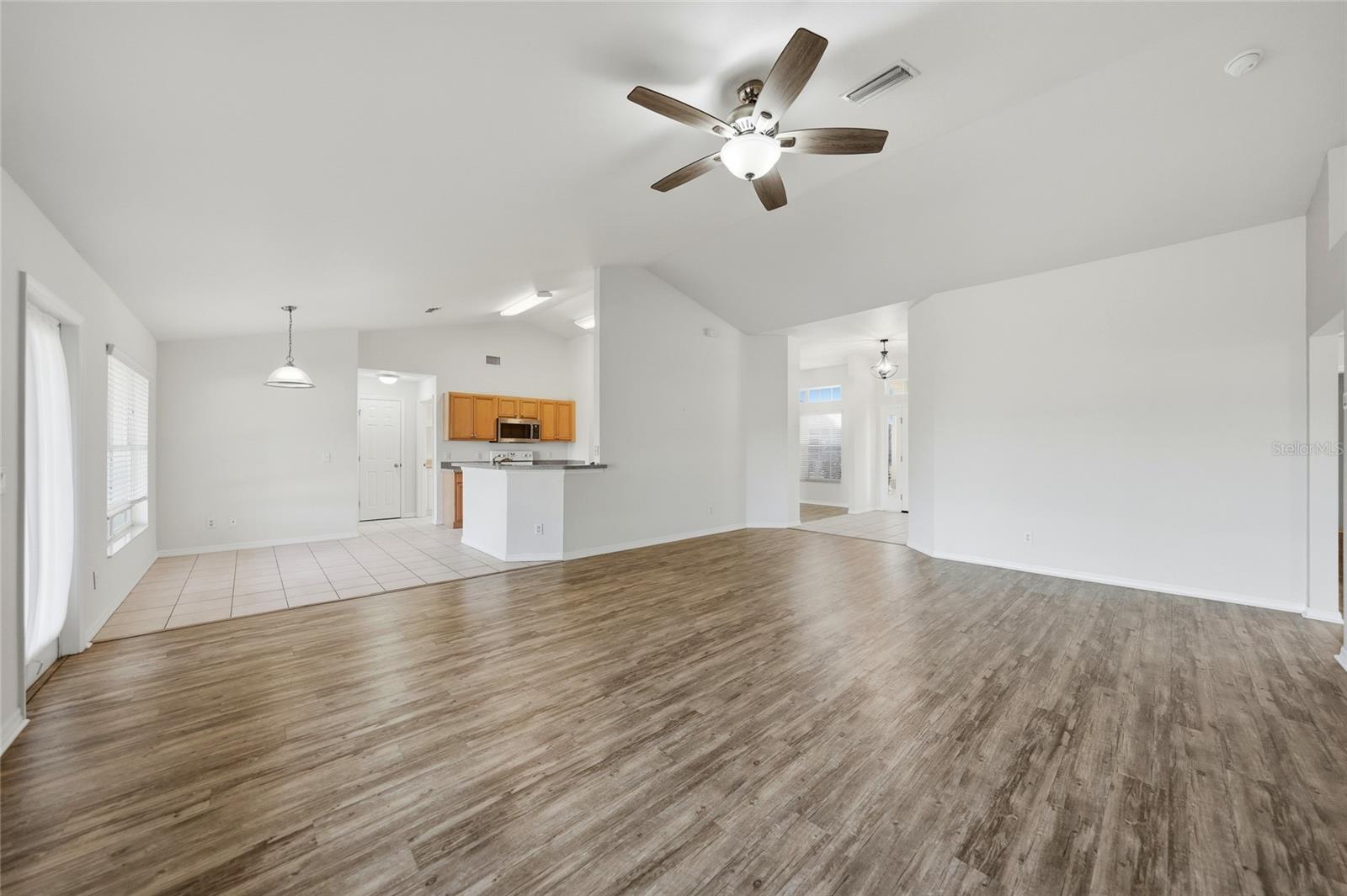 Image 14 of 36 For 25500 Barinas Drive