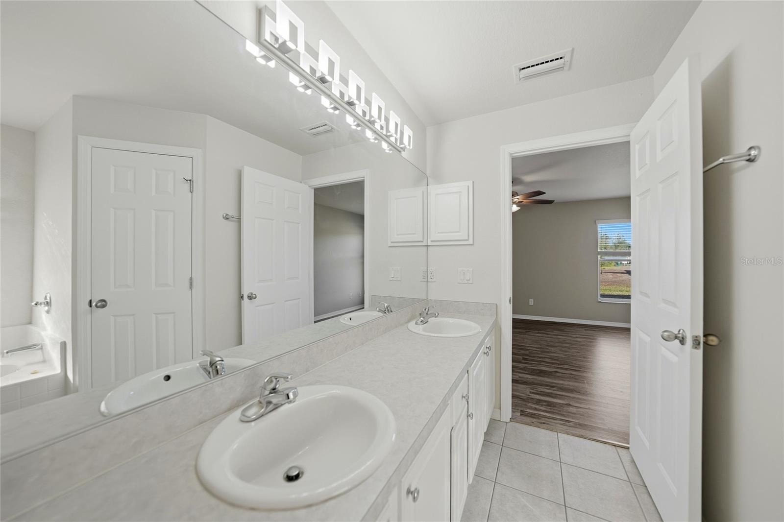 Image 22 of 36 For 25500 Barinas Drive