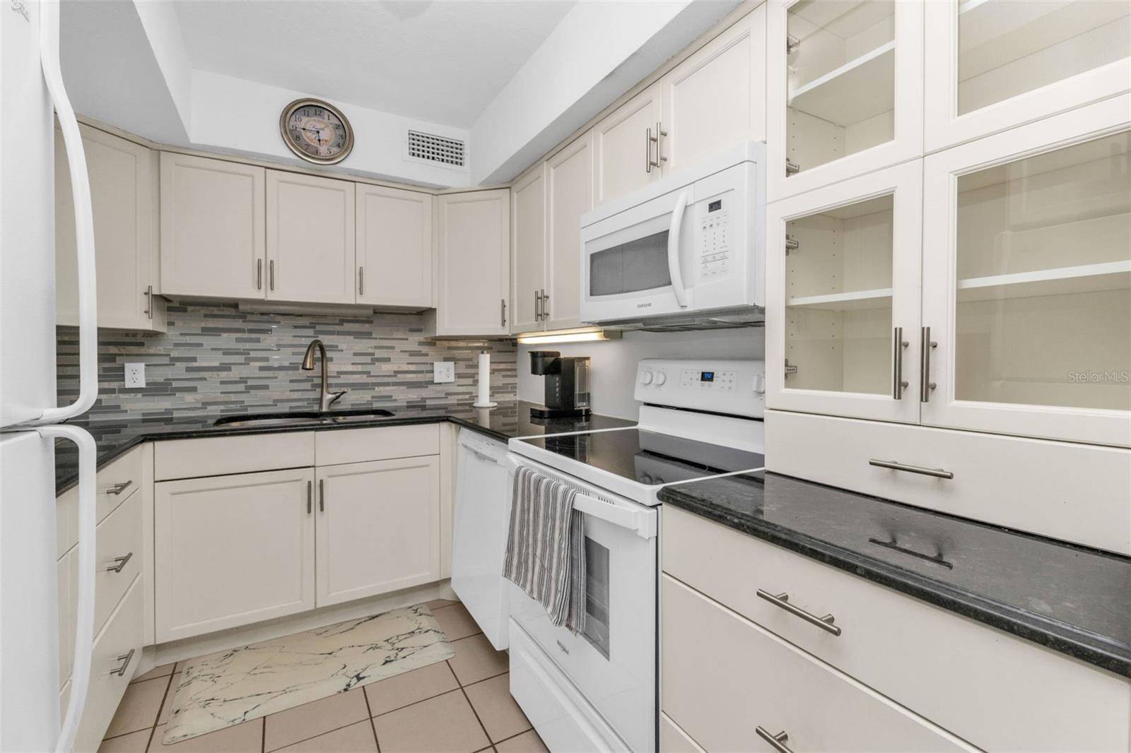 Image 9 of 25 For 2290 Aaron Street 213