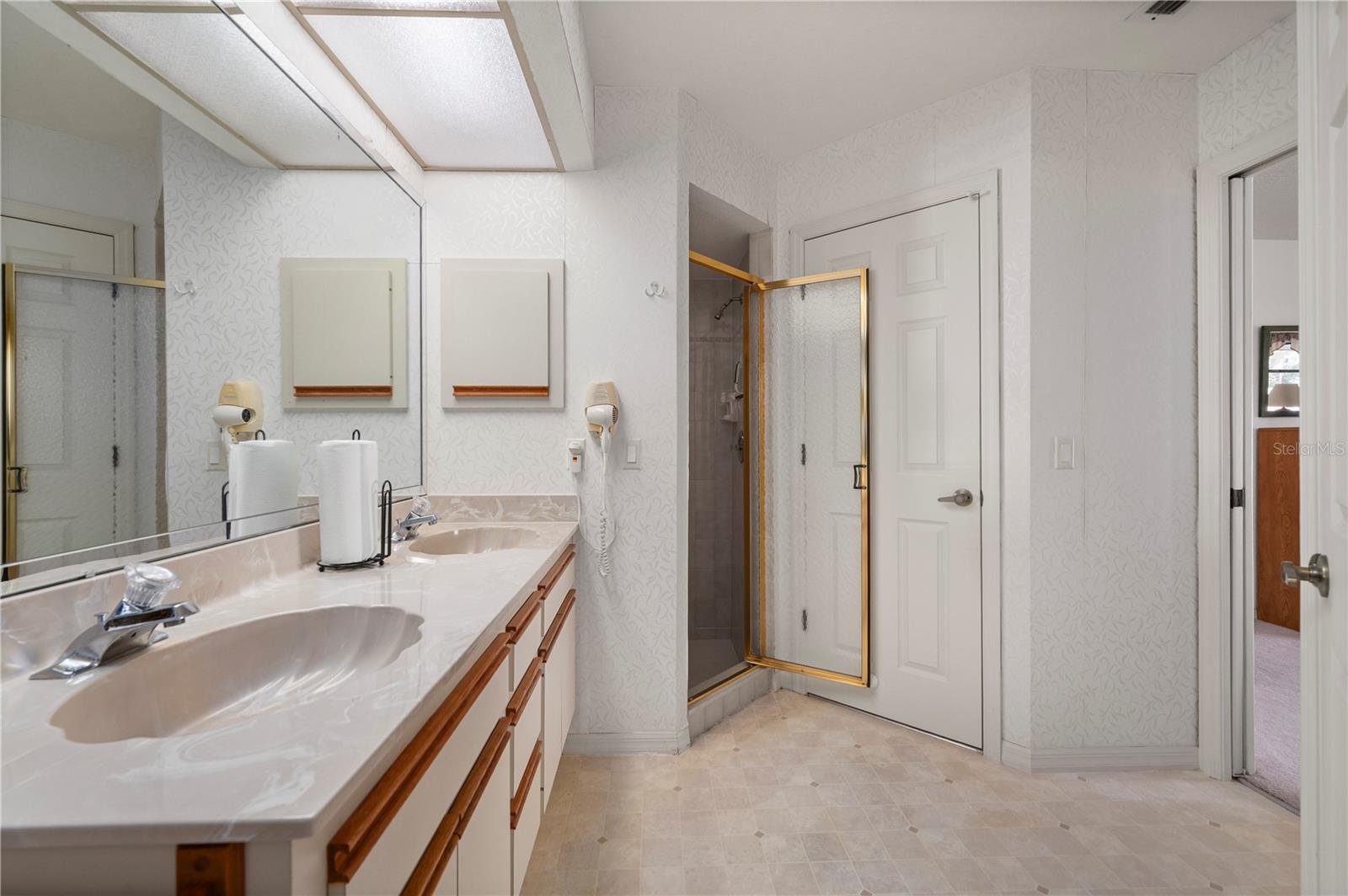 Image 37 of 67 For 750 Sturgeon Place