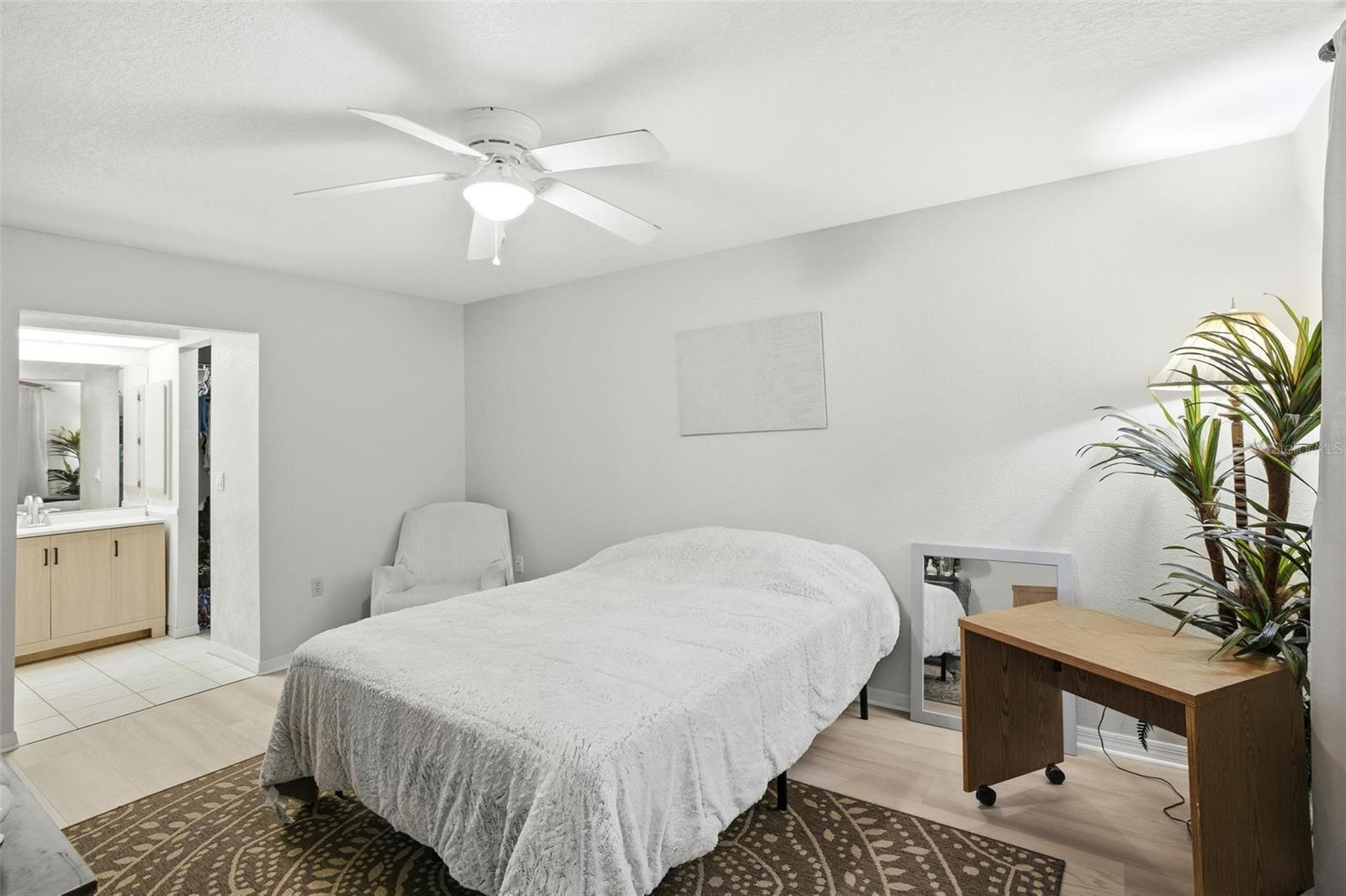 Image 23 of 30 For 24540 Harborview Road F1