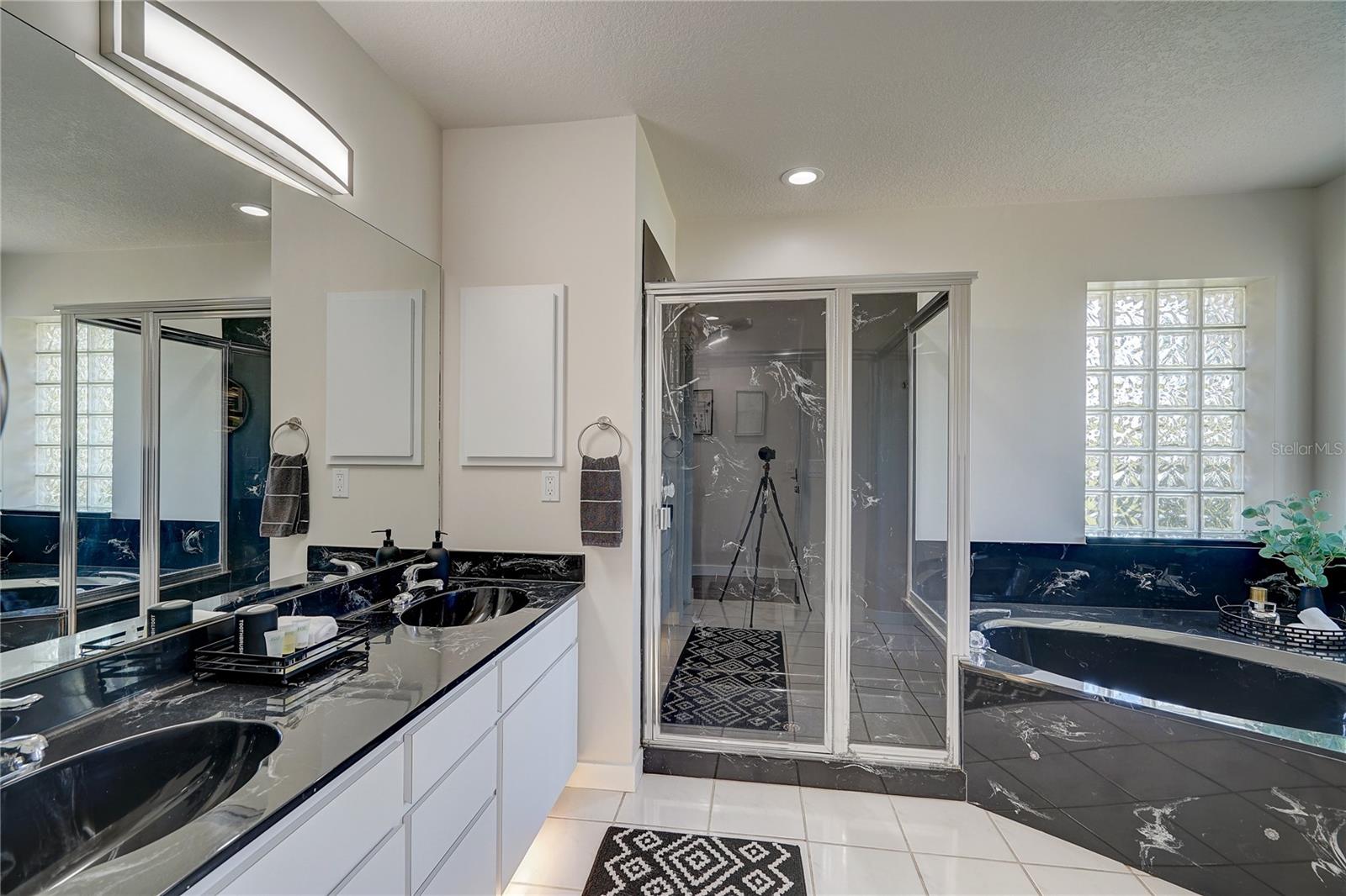 Image 17 of 53 For 4030 Cape Haze Drive