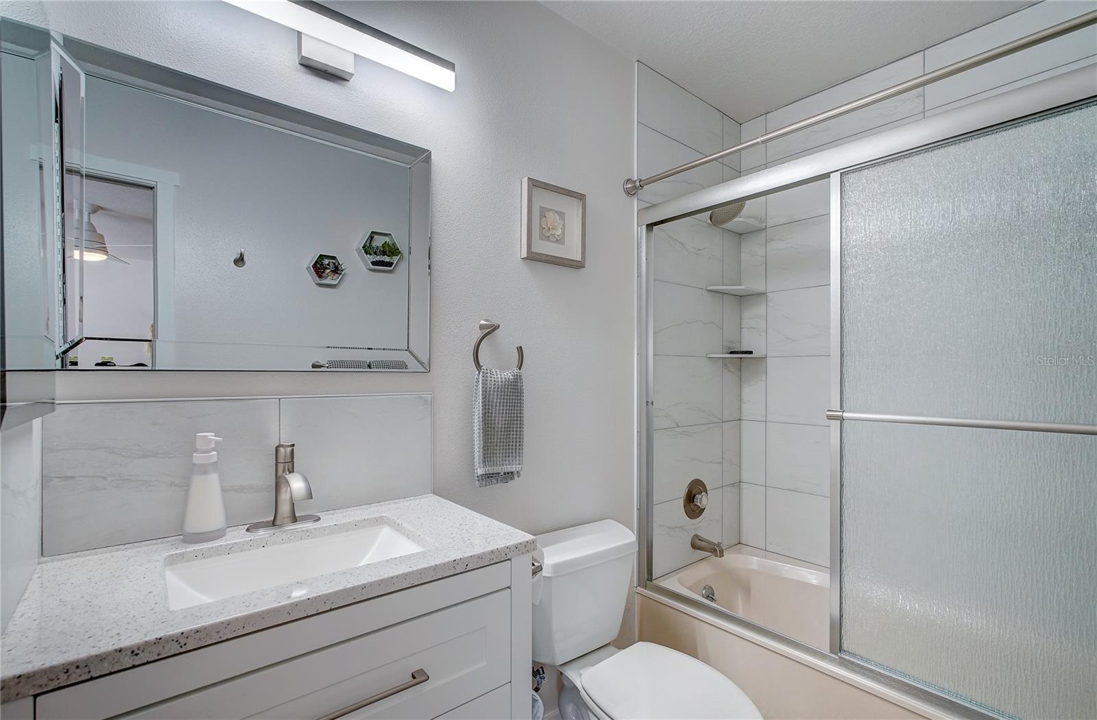 Image 18 of 53 For 4030 Cape Haze Drive