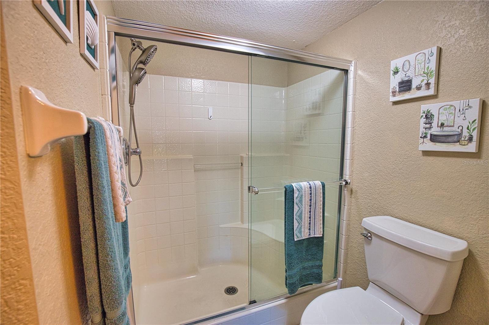 Image 32 of 40 For 5725 Greenwood Avenue 3103